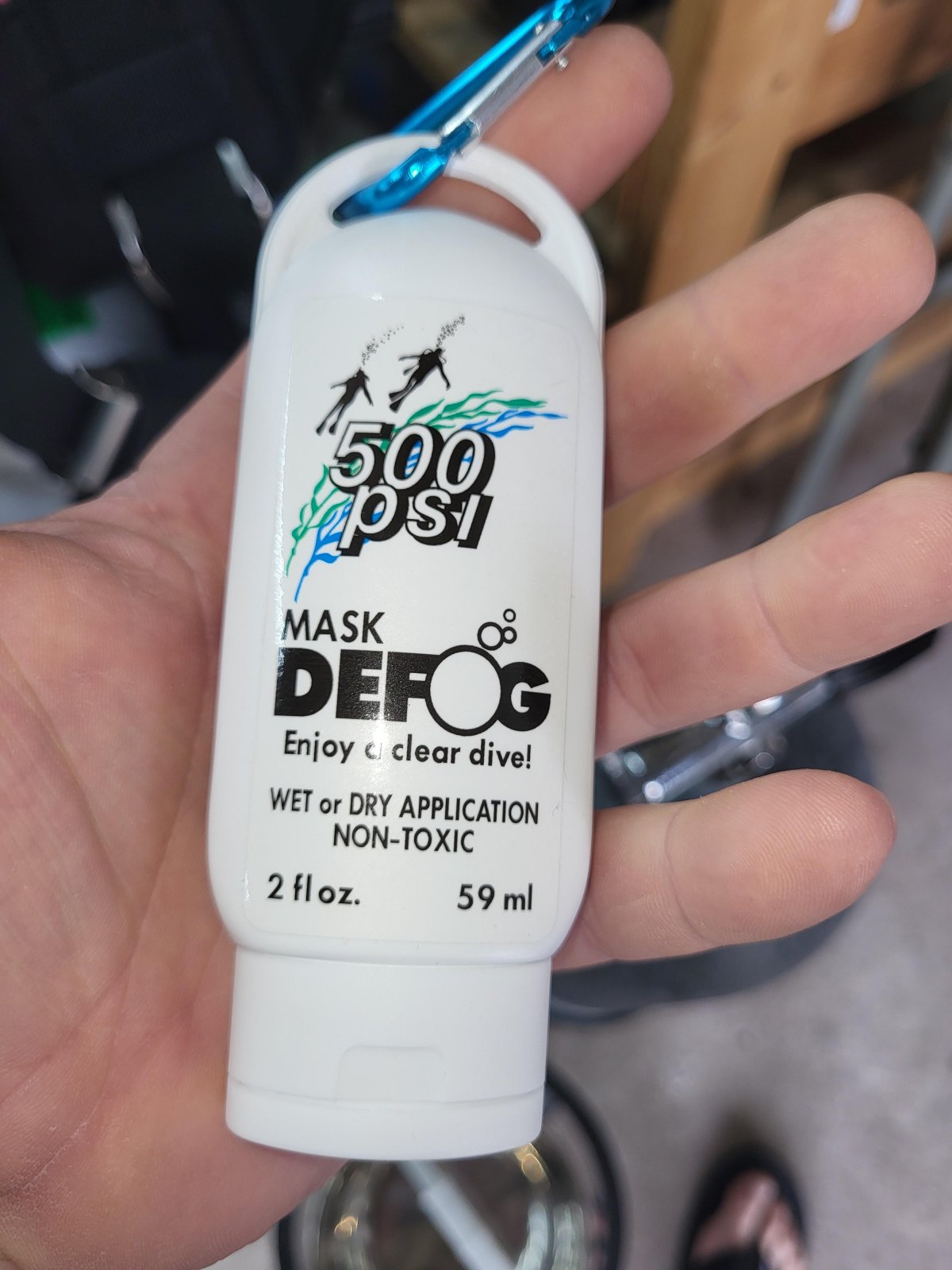 Botella deportiva desempañadora de 500 PSI con mosquetón de 2 oz