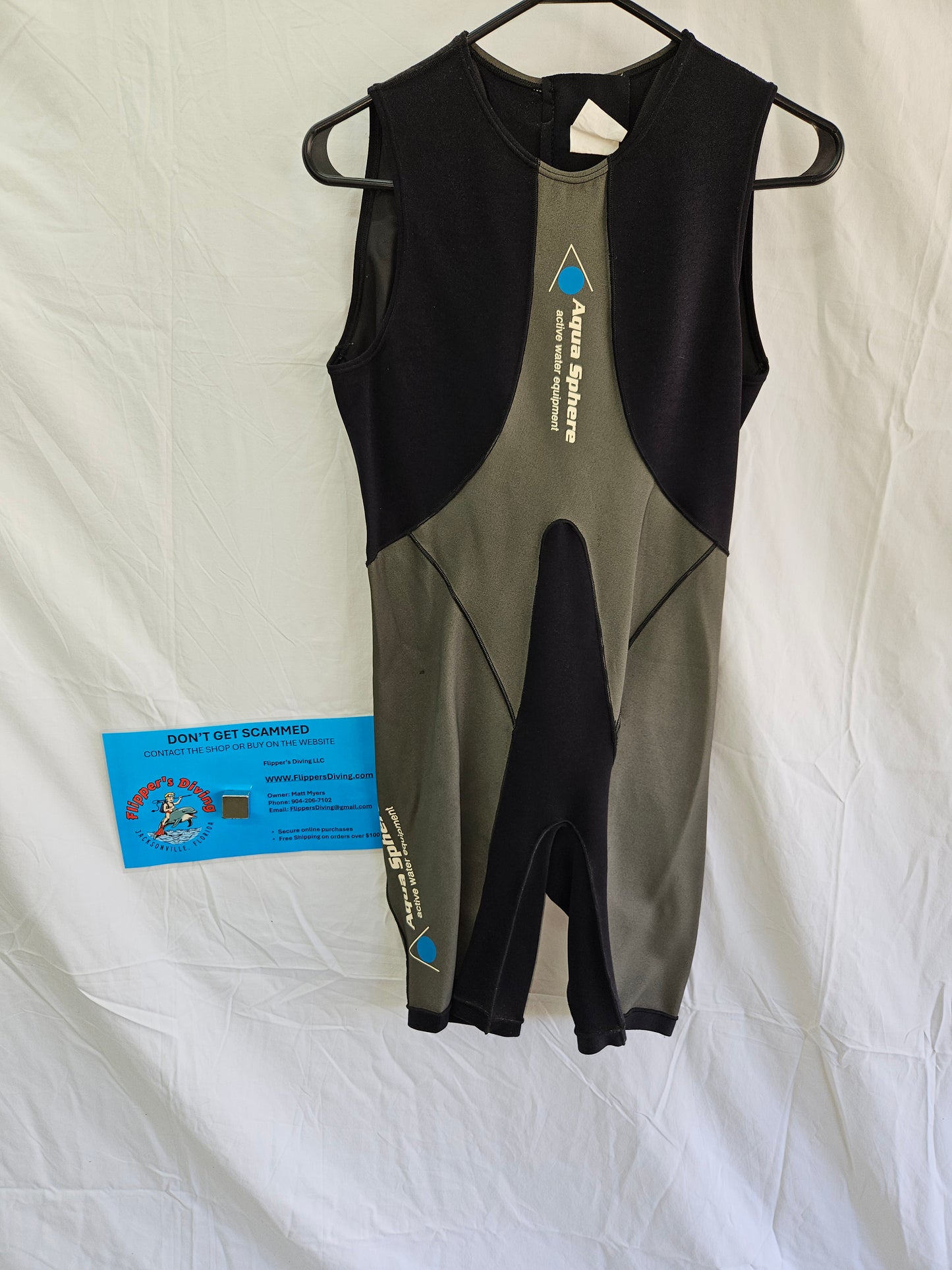 Aquasphere triathalon style shorty wetsuit (MEDIUM)