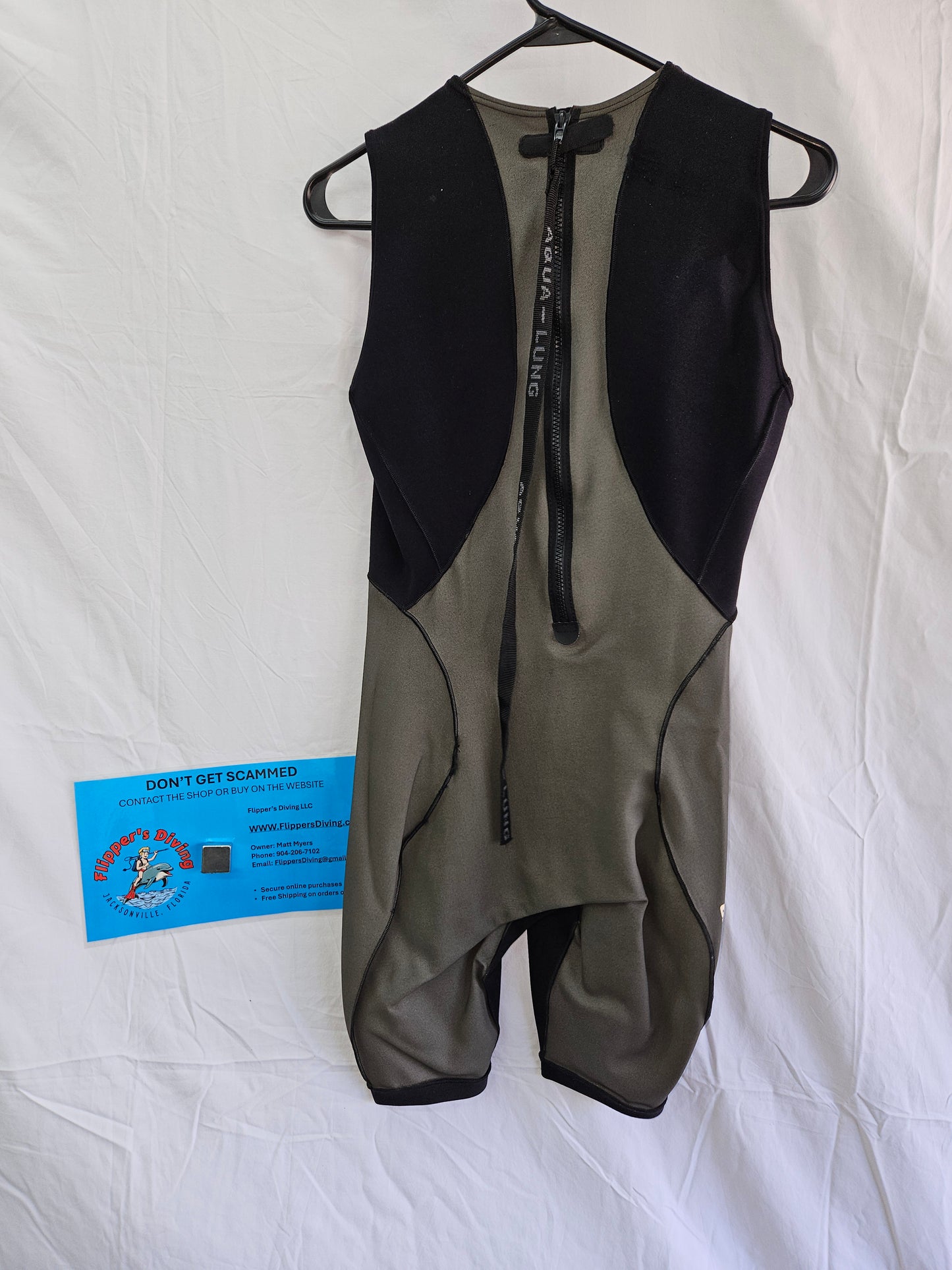 Aquasphere triathalon style shorty wetsuit (MEDIUM)