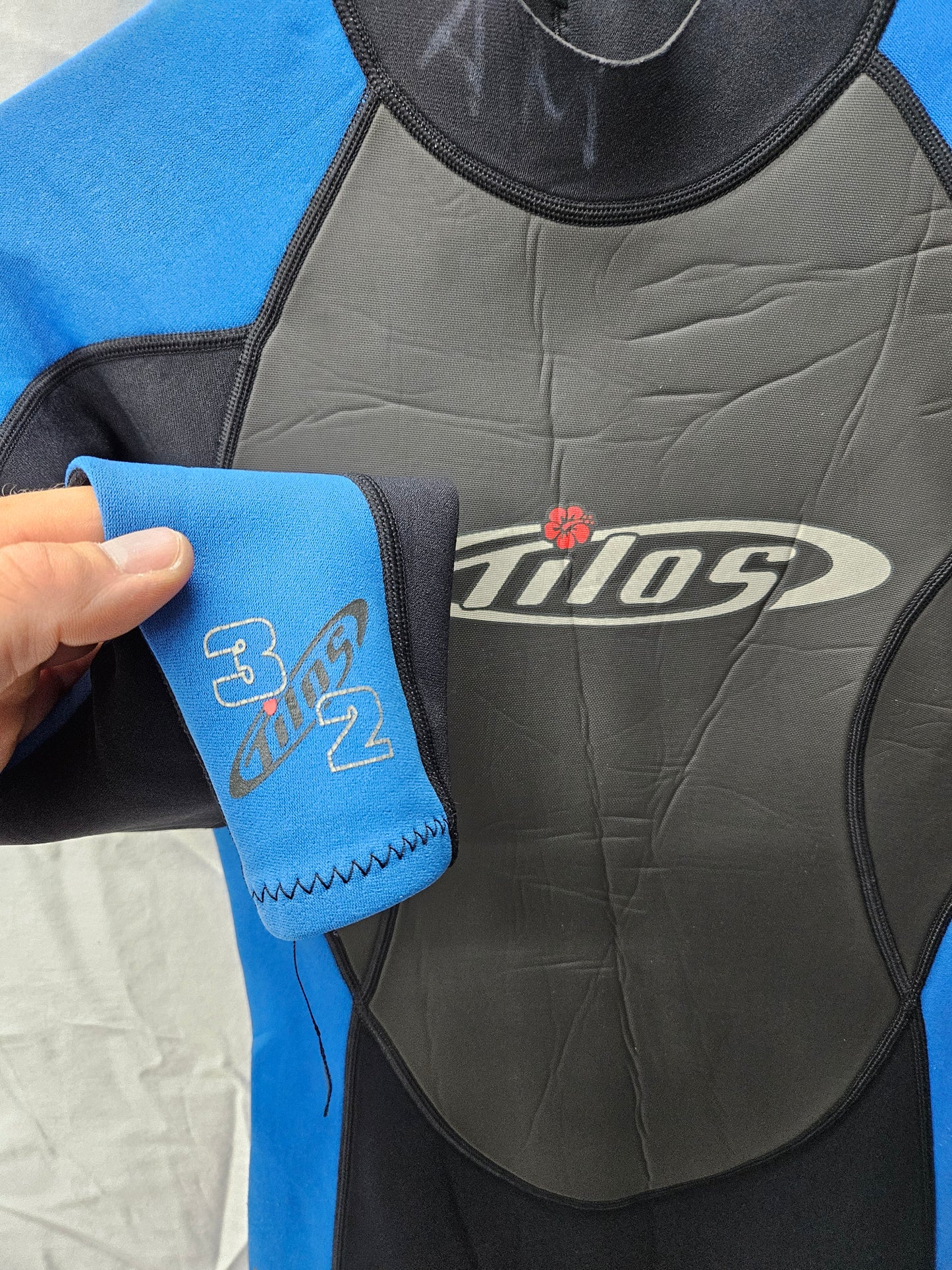 Tilos 3/2mm Wetsuit (Women's Small)