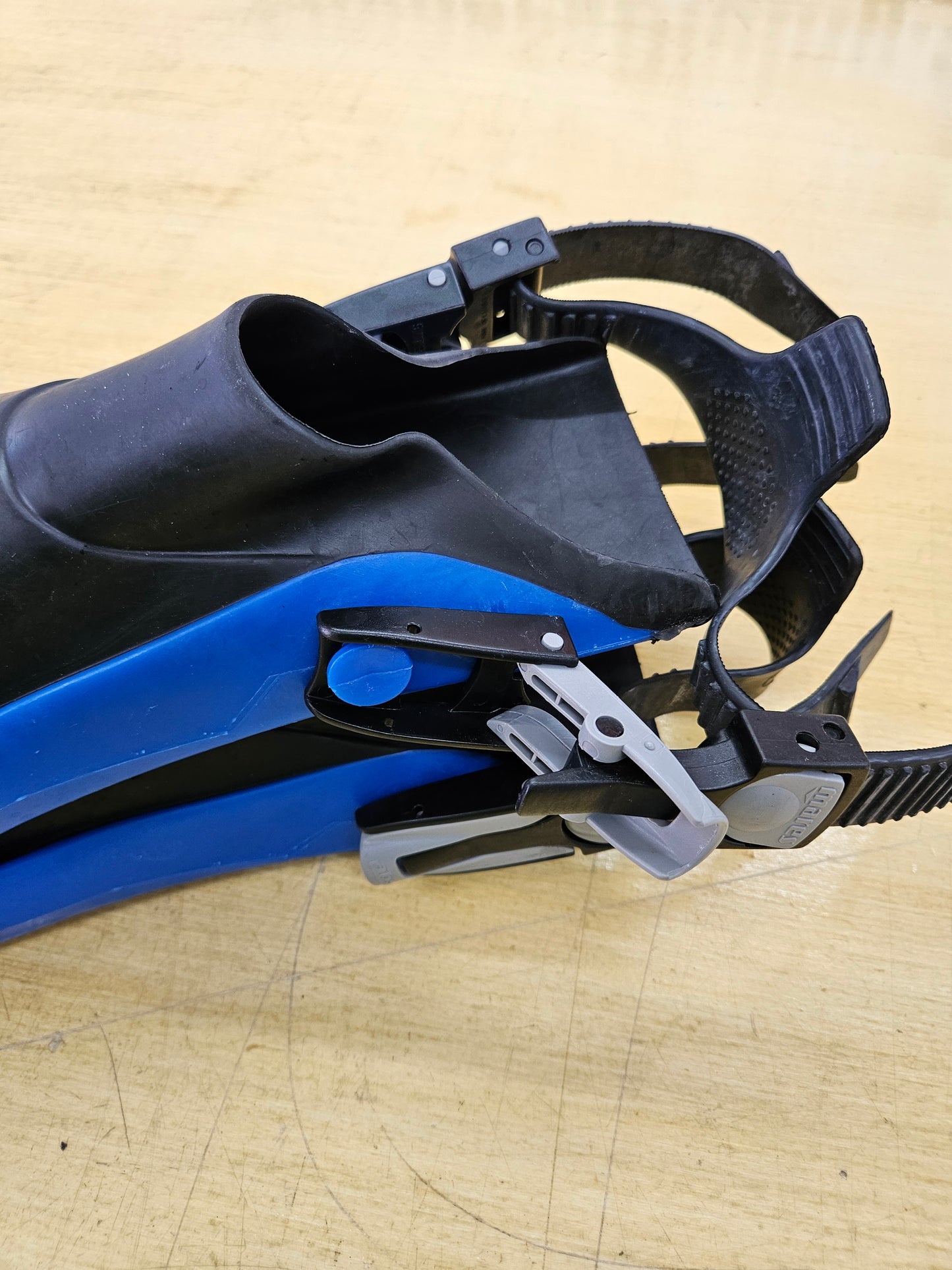 Mares Twins Fins (Medium 8-10)