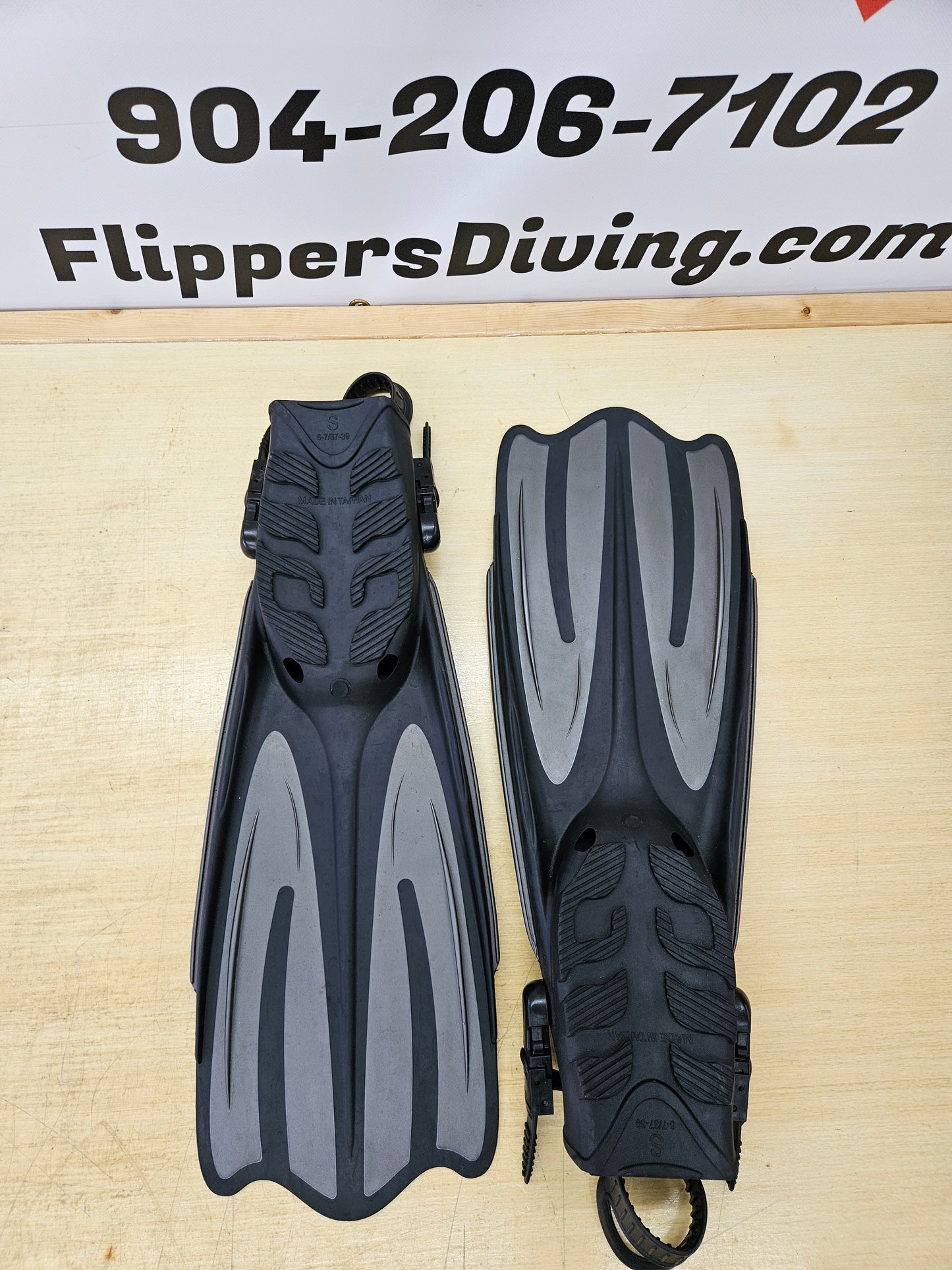 IST "Sumi" Dive Fins (SMALL 6-8)