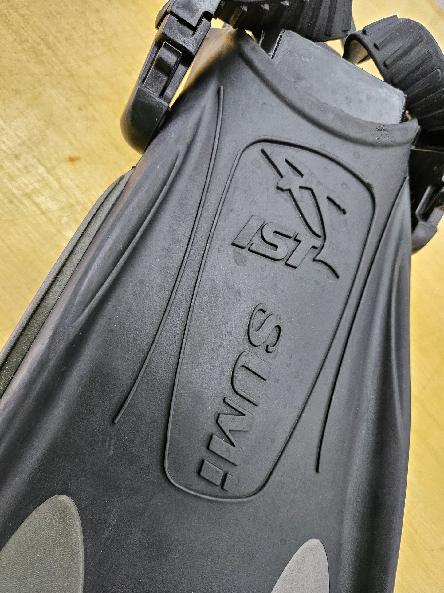 IST "Sumi" Dive Fins (SMALL 6-8)