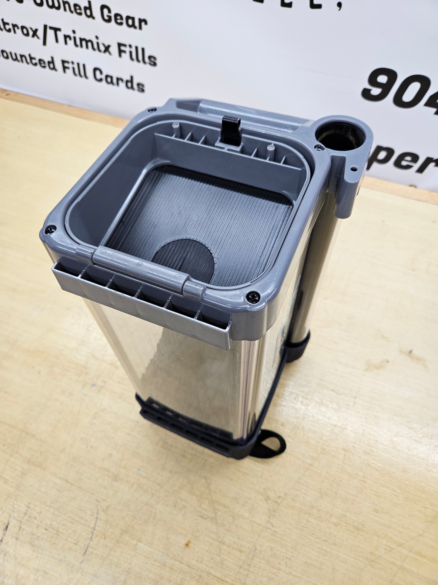 Taquilla comercial personalizada para peces león - "Cazadores de peces malos"