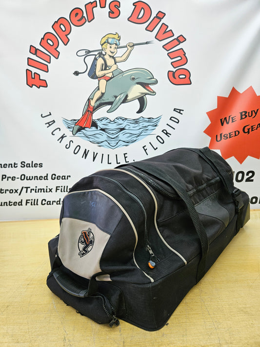 Akona Adventure Gear XL Travel Roller Bag