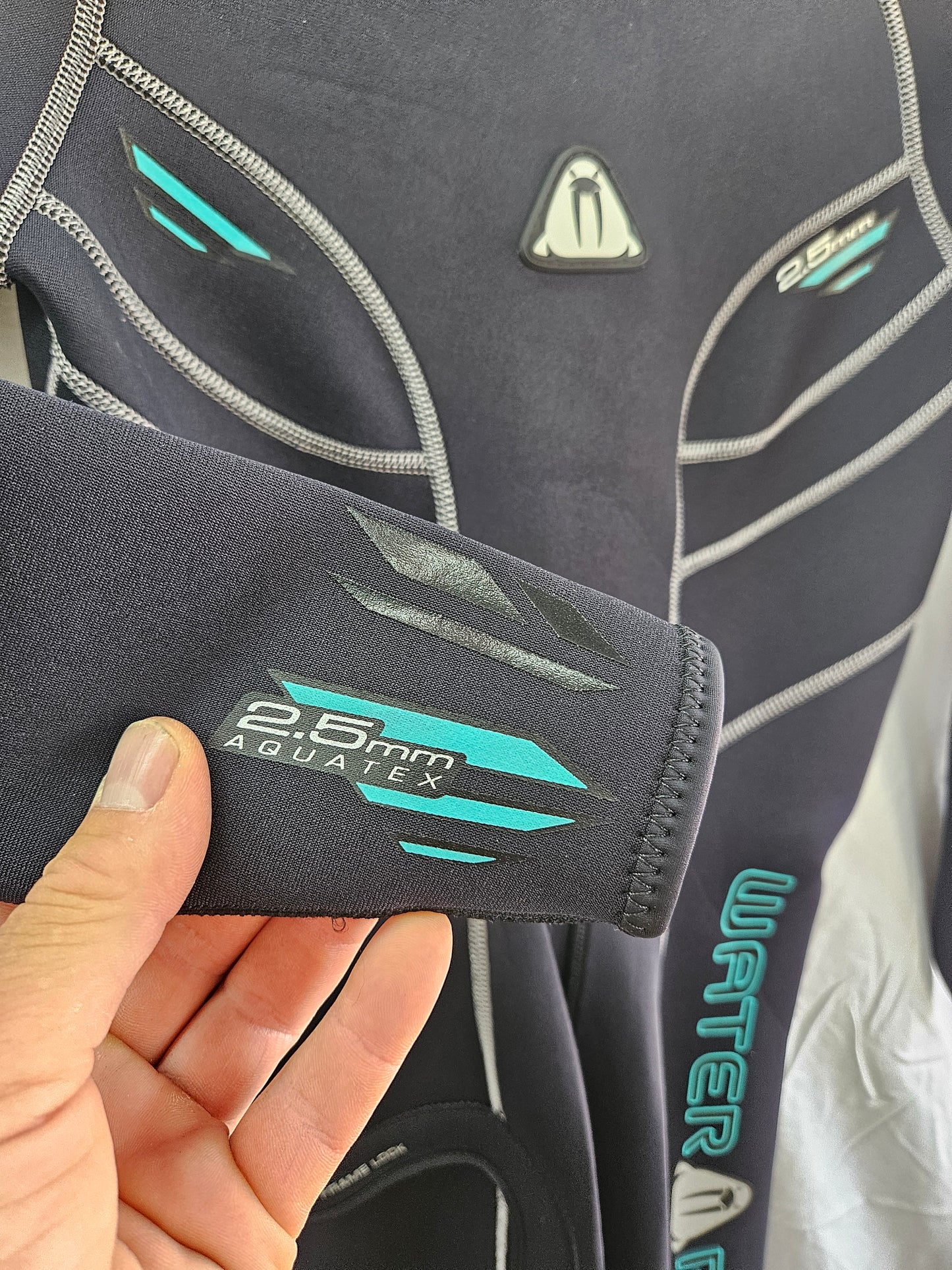 Waterproof 2.5mm Wetsuit (Ladies Small)
