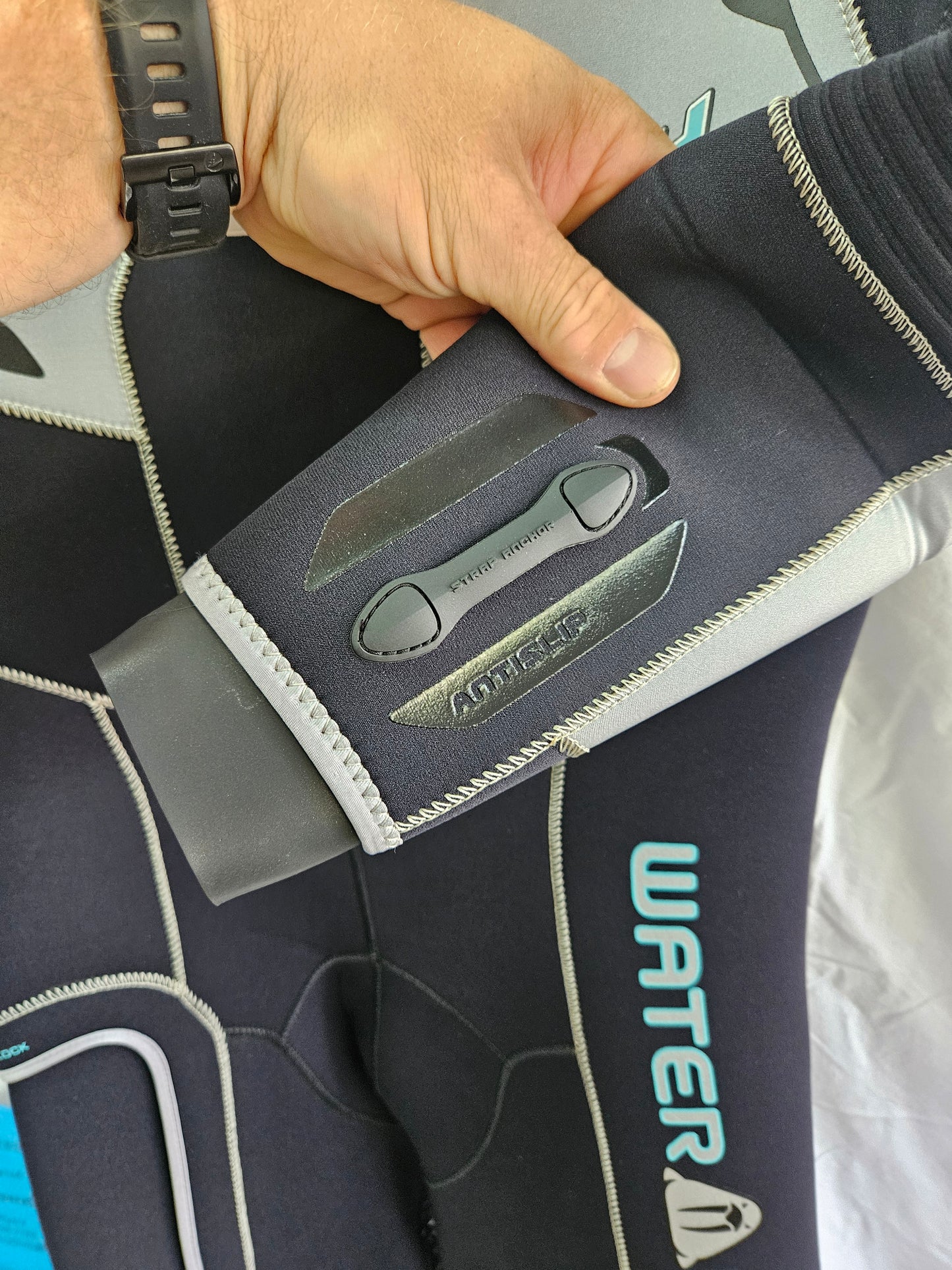 Waterproof W4 Men's 5mm Wetsuit (size small)