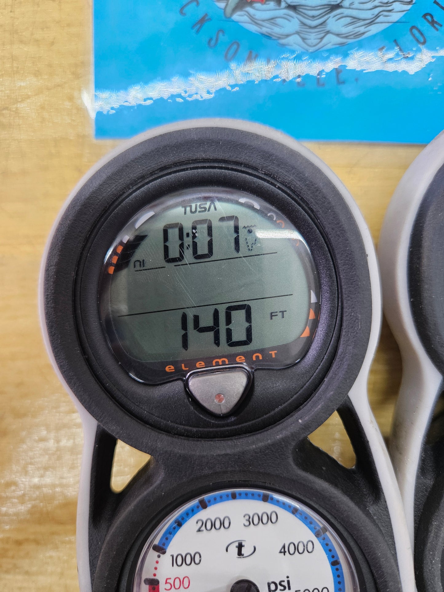 Tusa "Element" dive computer