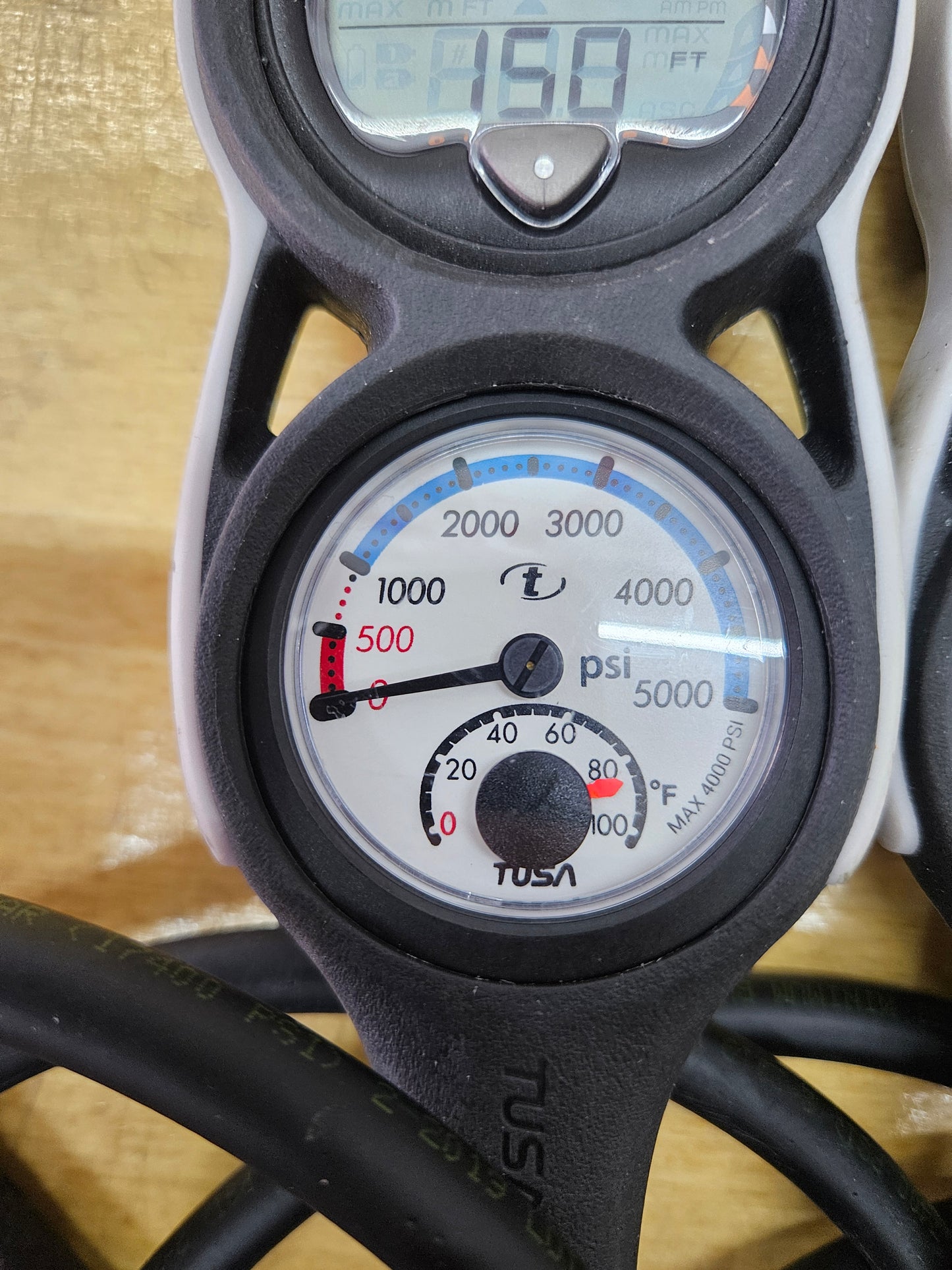 Tusa "Element" dive computer