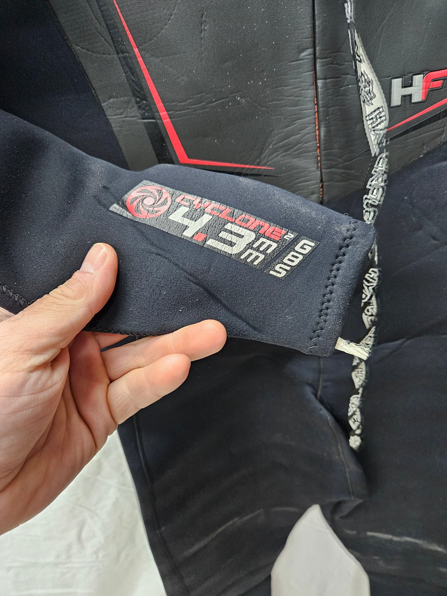 Hyperflex 4/3mm Wetsuit (LARGE)