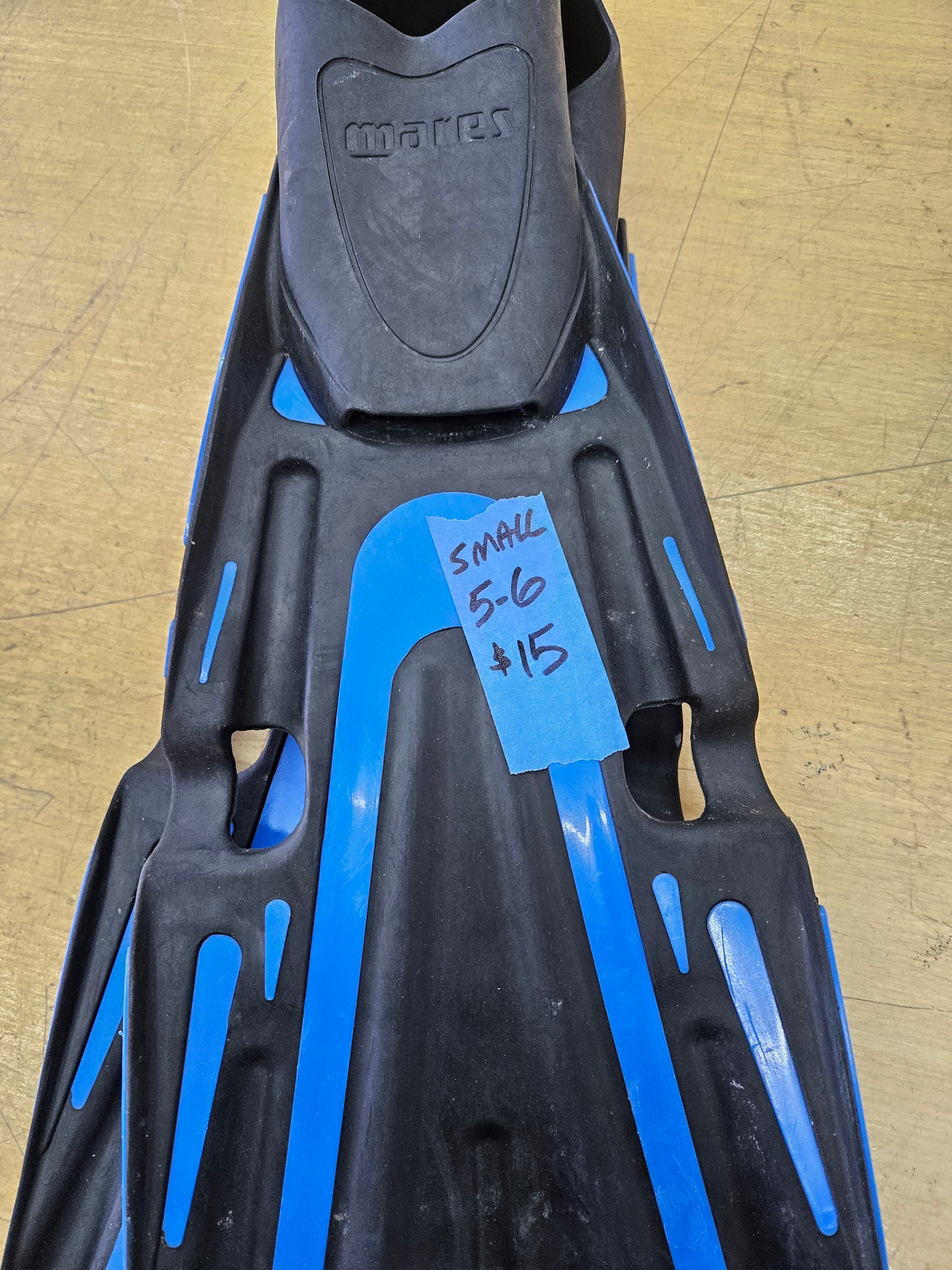 Mares Volo Full Foot Fins (size 5-6)