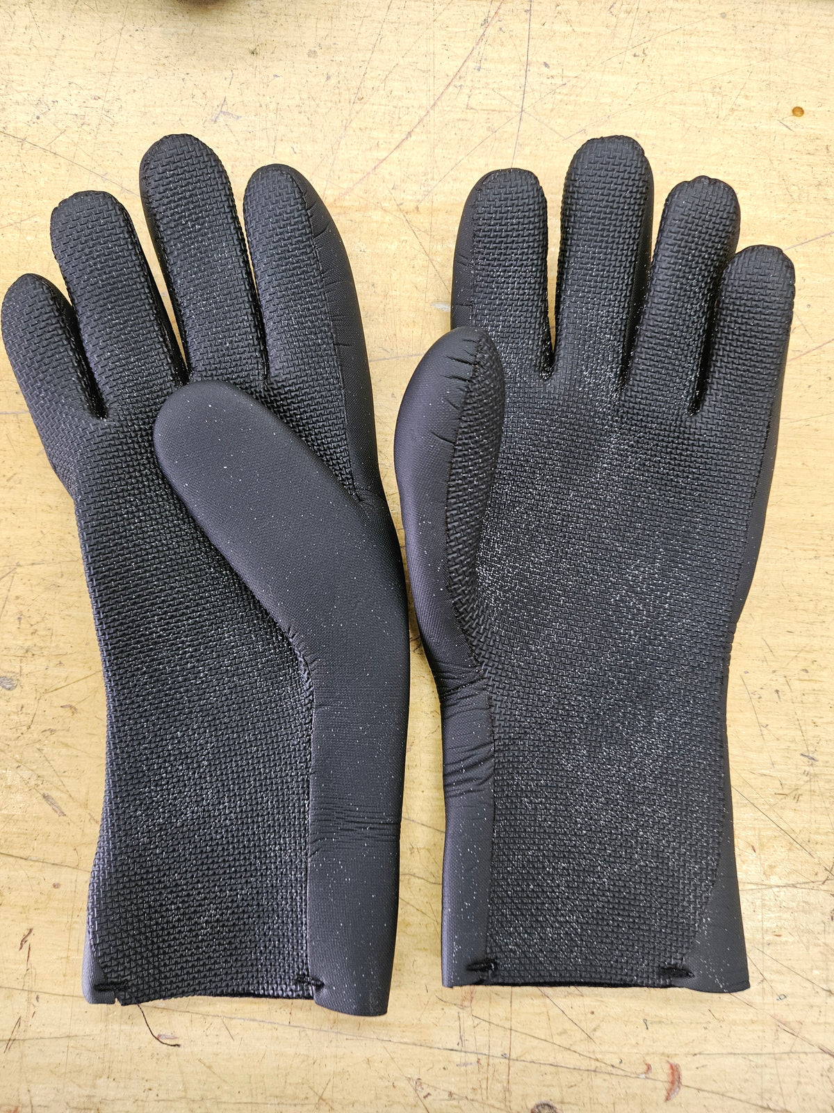 3mm Gloves (MEDIUM) #G4
