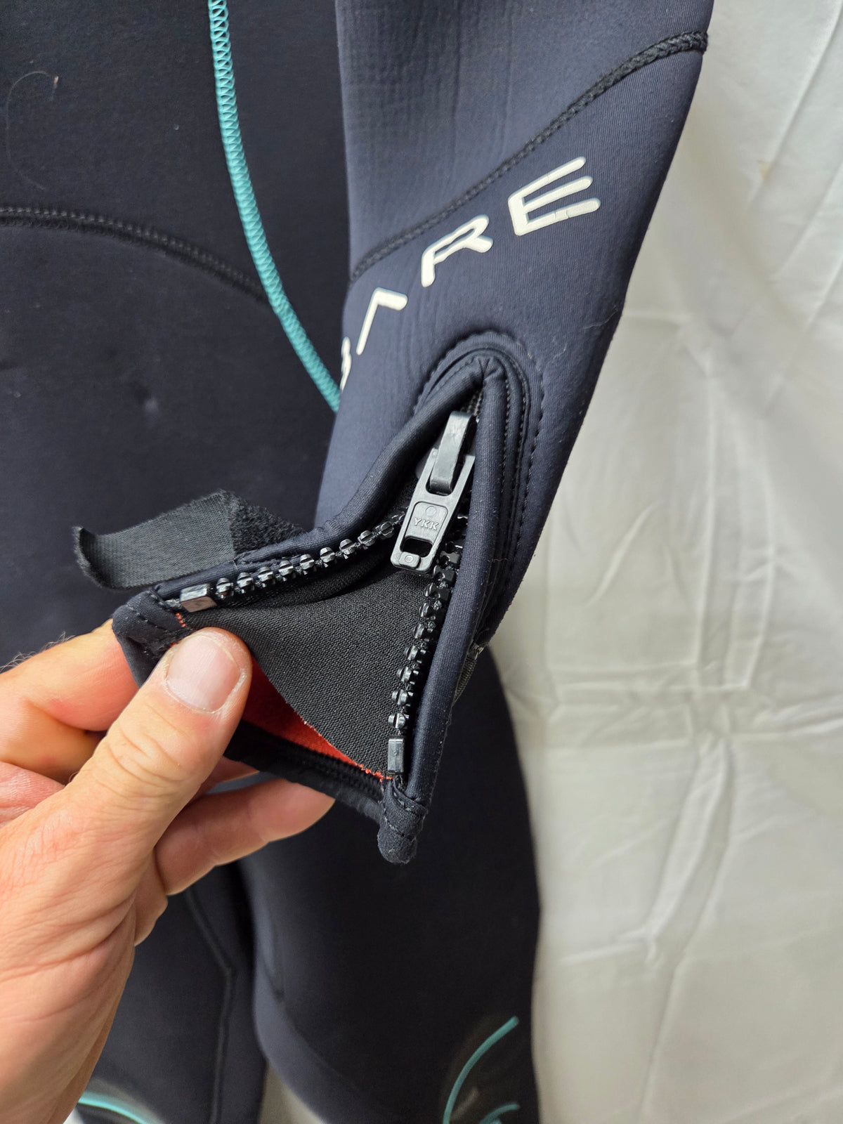 Bare Nixie 5mm Women's Wetsuit (SIZE 8)