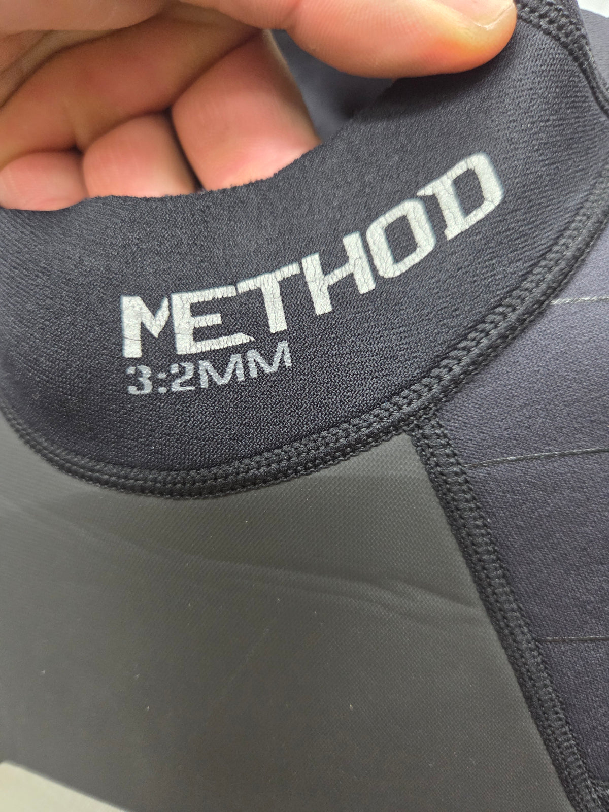 Body Glove "Method" 3/2mm Wetsuit (Medium Large)