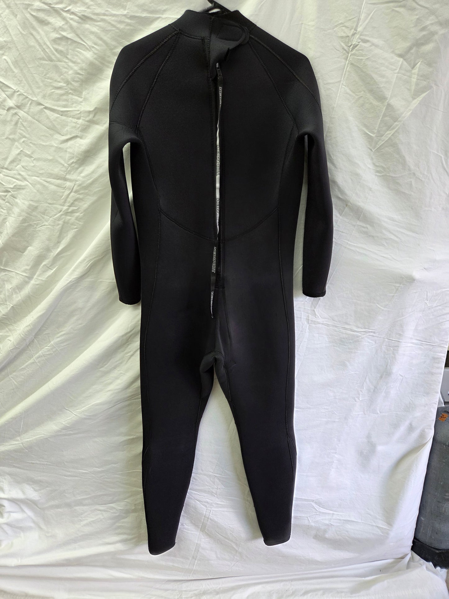 Neosport 5mm Wetsuit (Medium)
