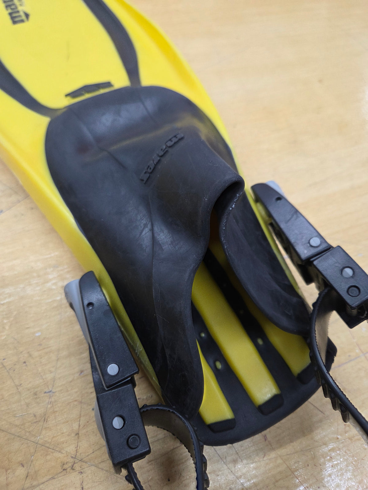 Mares "Plana Avanti" Dive Fins (SMALL)