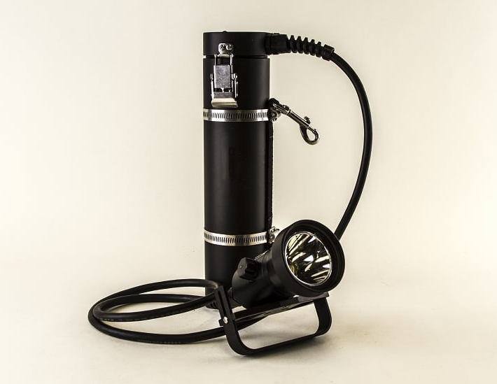 Luz LED de bote con foco variable de 32 W de Light Monkey
