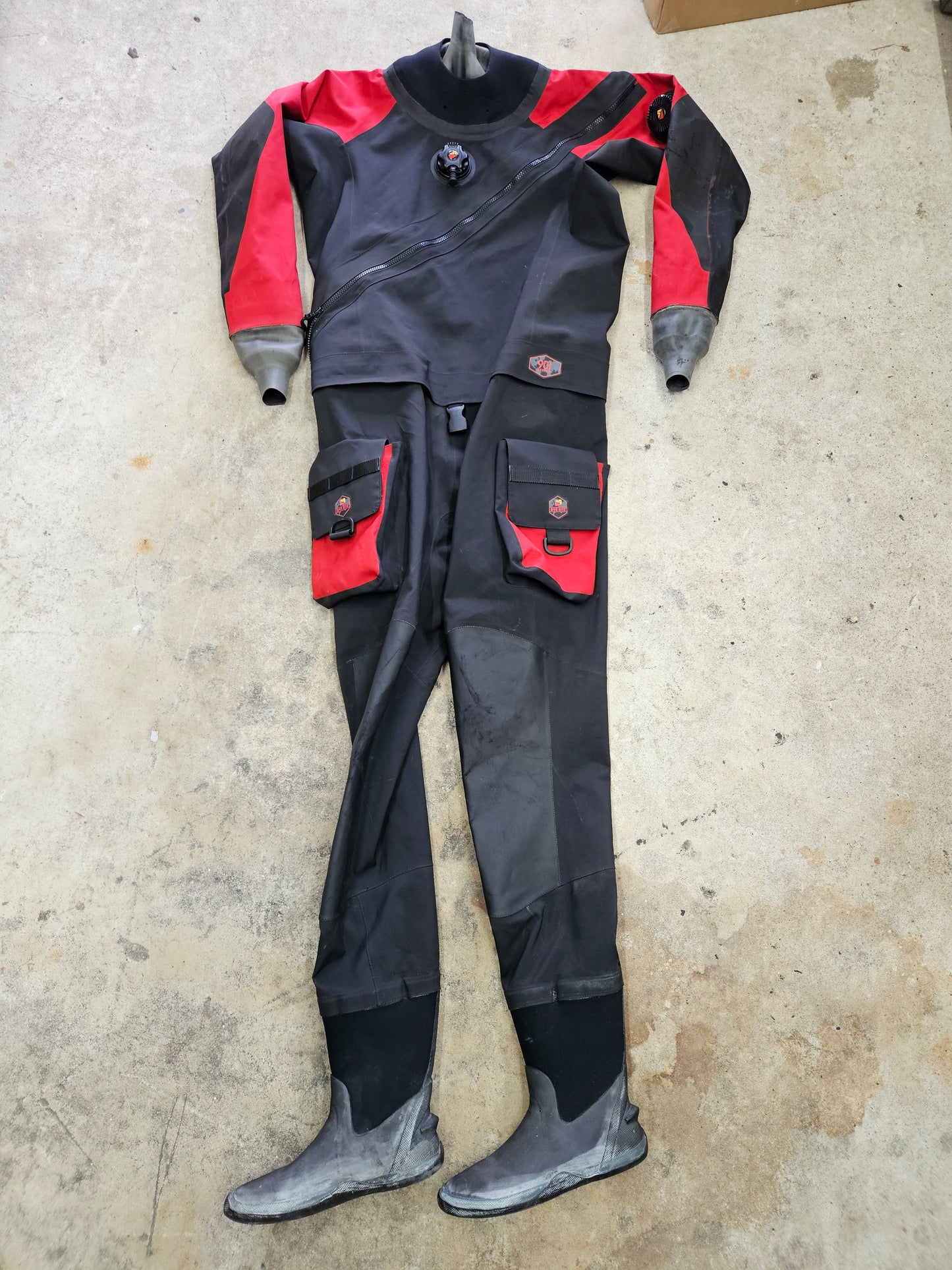 Dive Rite 901 Drysuit (LARGE)