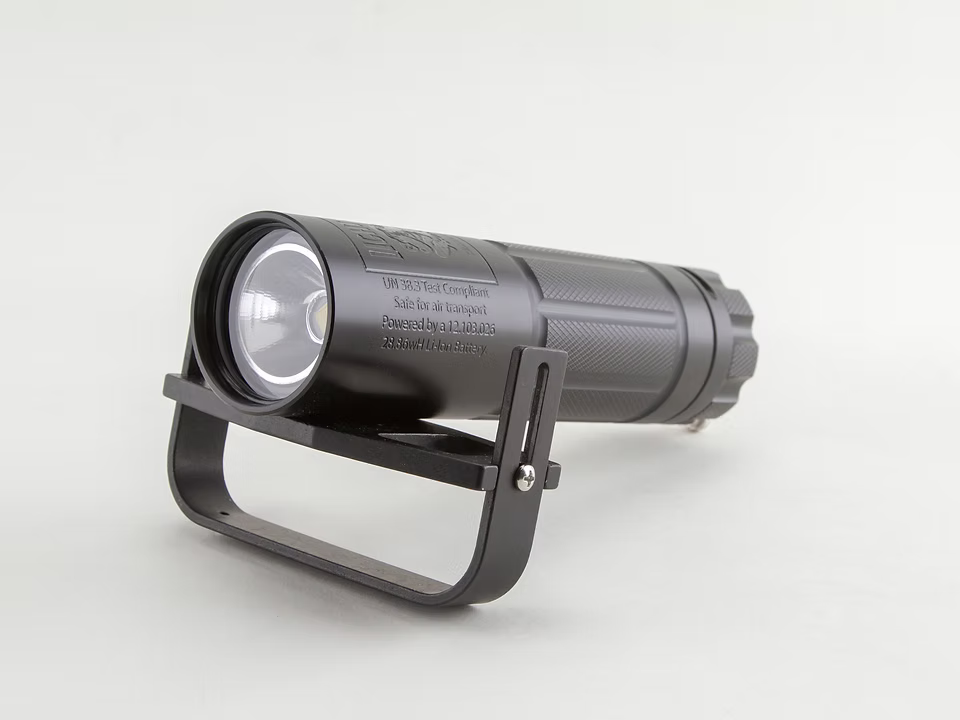 Luz LED de bote con foco variable de 32 W de Light Monkey