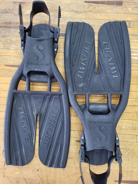 Scubapro Twin Jet Split Fins (size small 6-8)