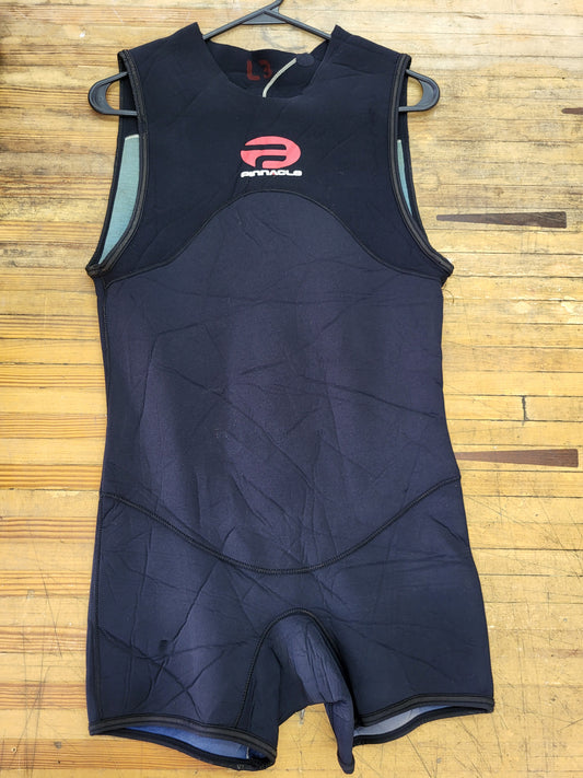 Pinnacle - shorty sleeveless 2mm wetsuit (LARGE)