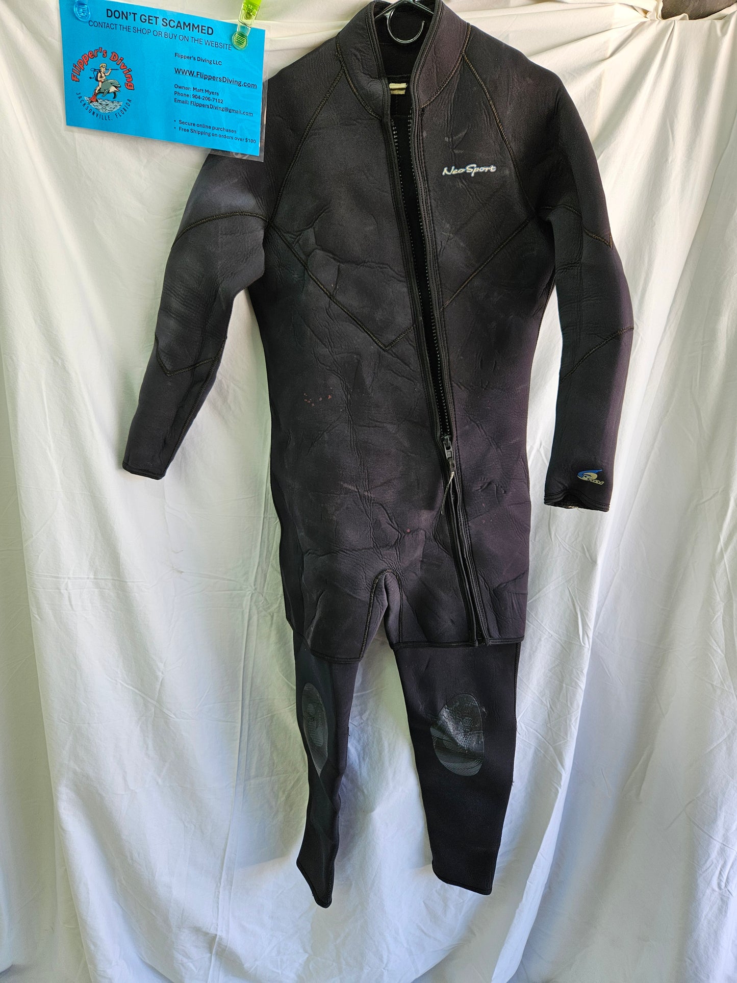 Neosport 5mm 2 Piece Wetsuit (LARGE)