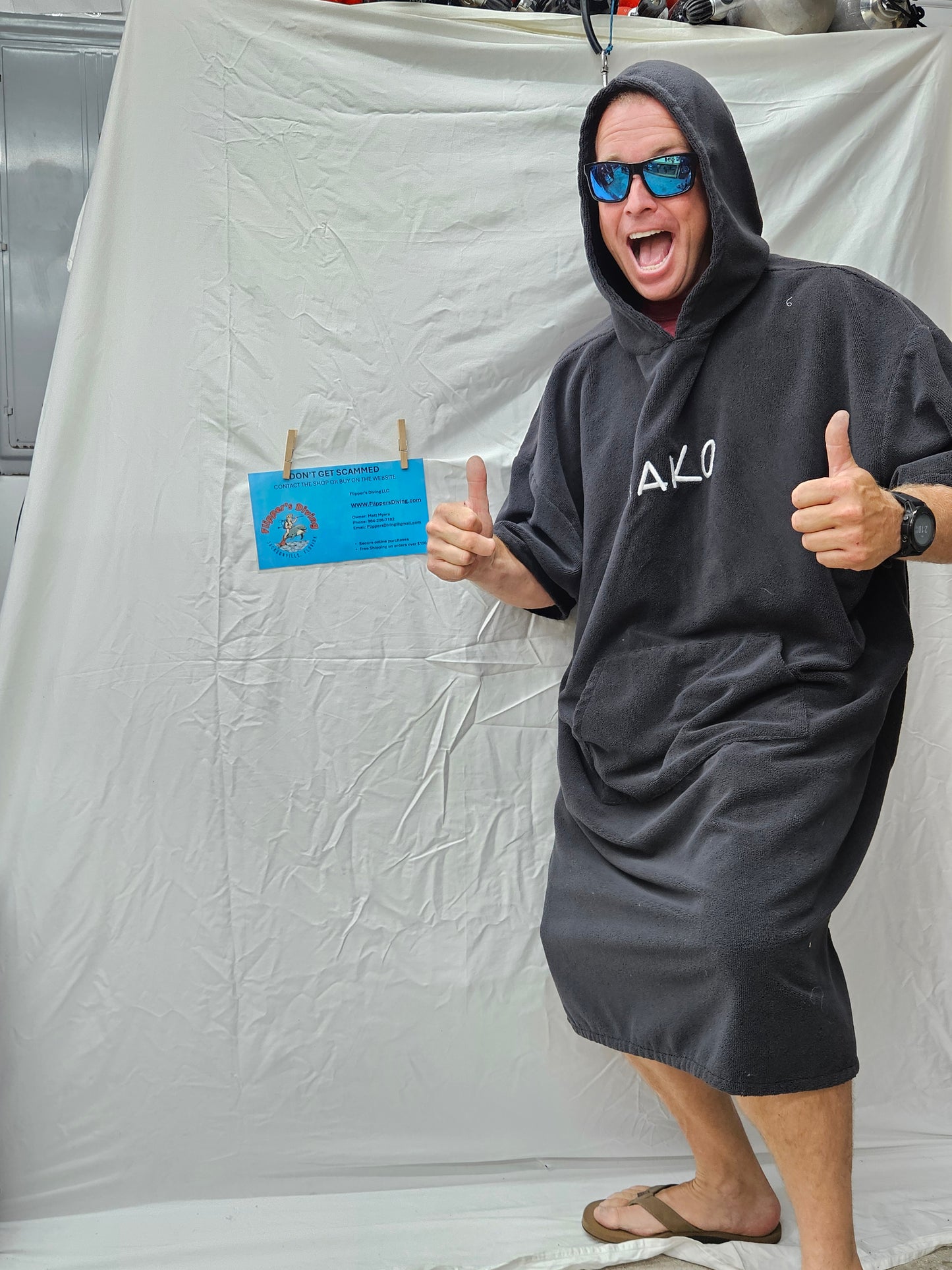 Mako Spearfishing Snuggie Pull Over (XL)