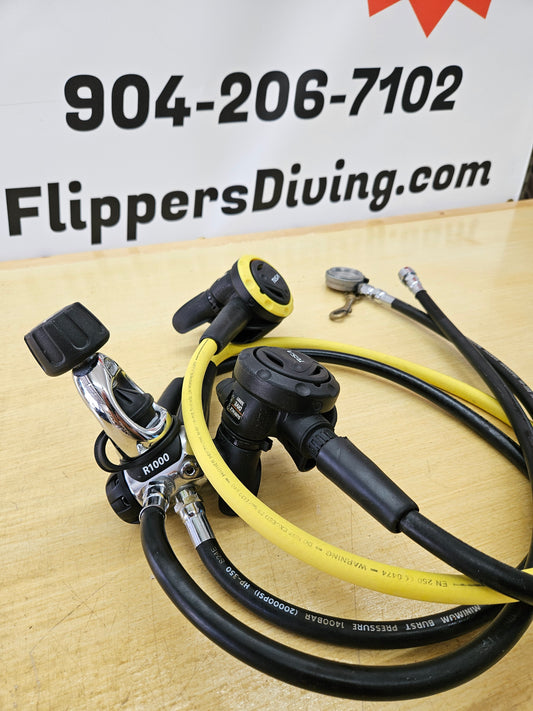 Tusa R1000 Diving Regulator Set