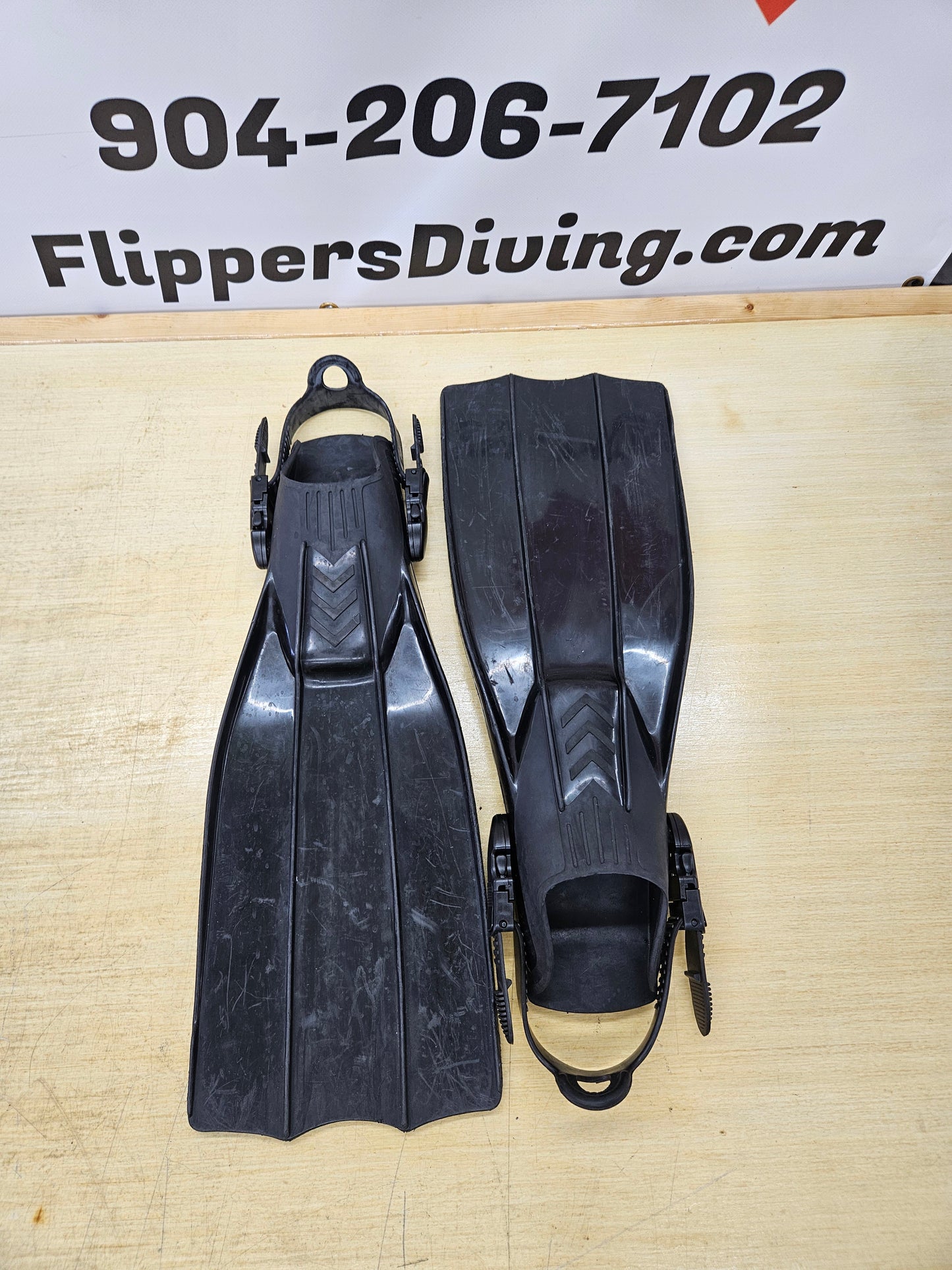 Black Diving Fins (MEDIUM 8-10)