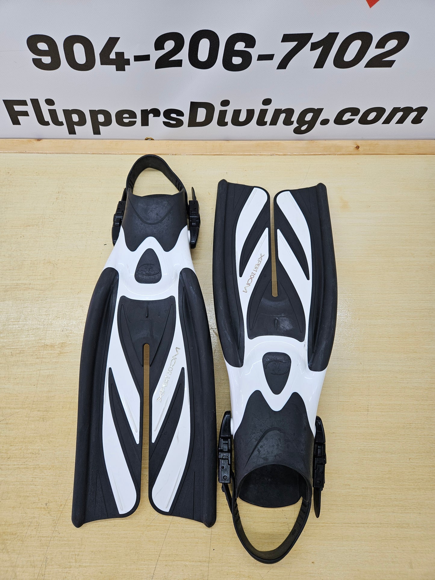 Tusa "X-pert Zoom" dive fins (small/extra small)