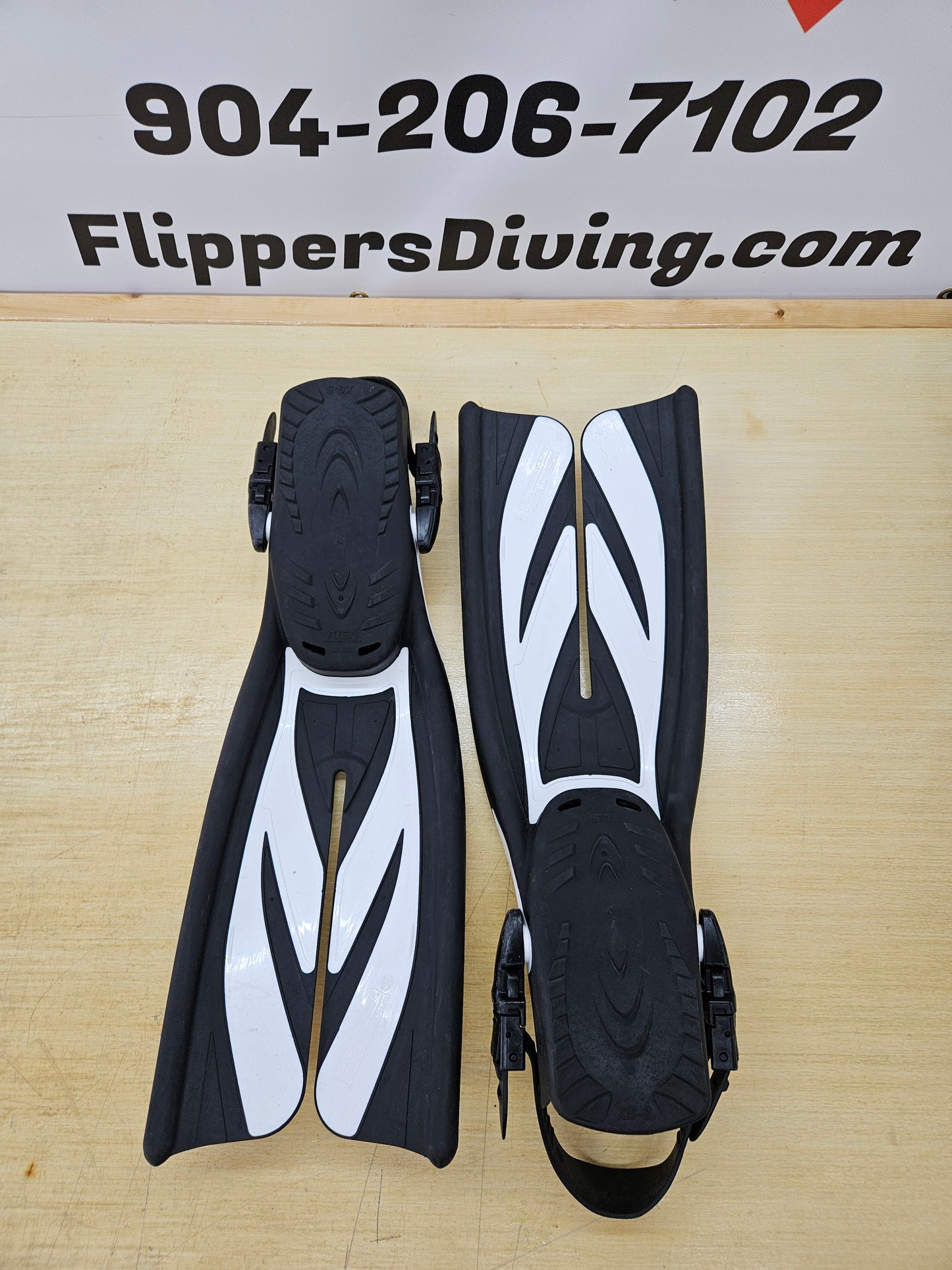 Tusa "X-pert Zoom" dive fins (small/extra small)