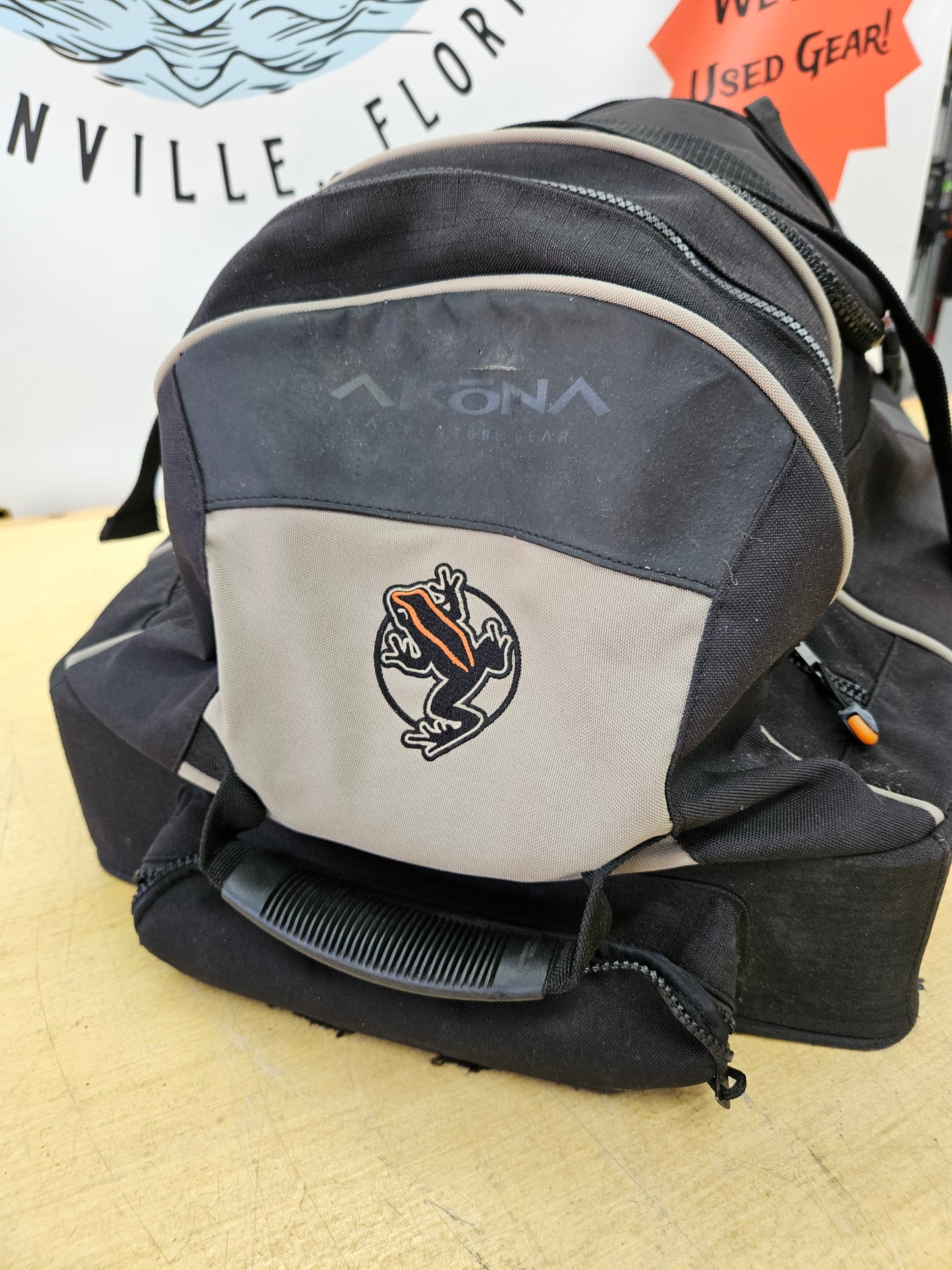Akona Adventure Gear XL Travel Roller Bag