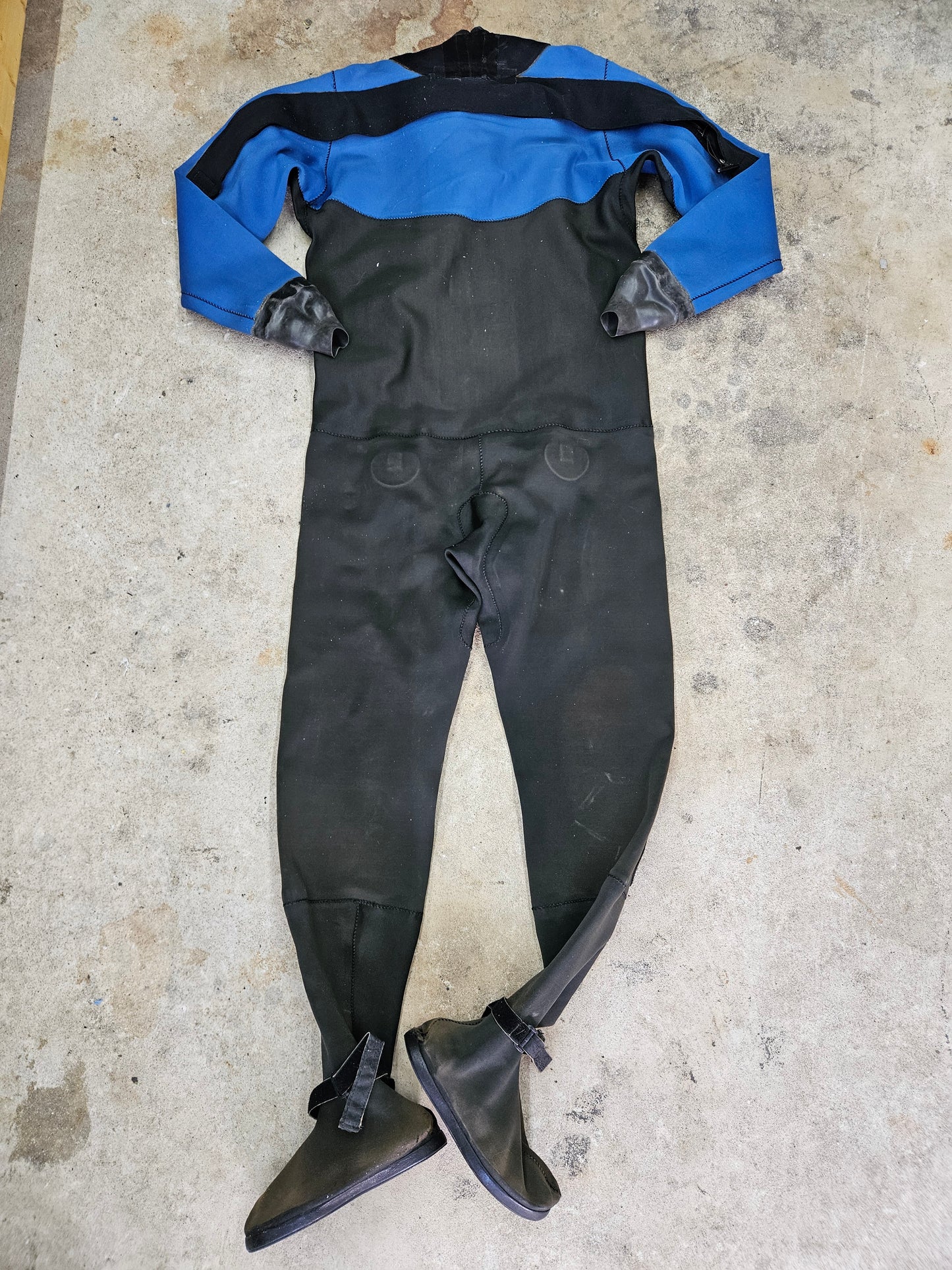 DUI CF200 Drysuit (Large??)
