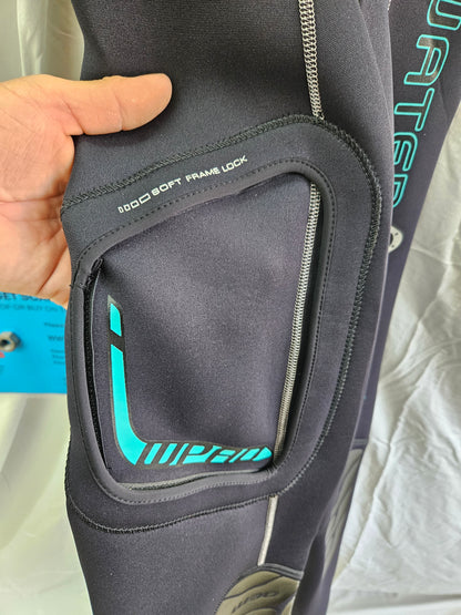 Waterproof 2.5mm Wetsuit (Ladies Small)