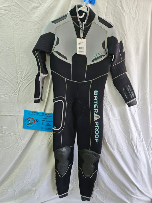 Waterproof W4 Men's 5mm Wetsuit (size small)