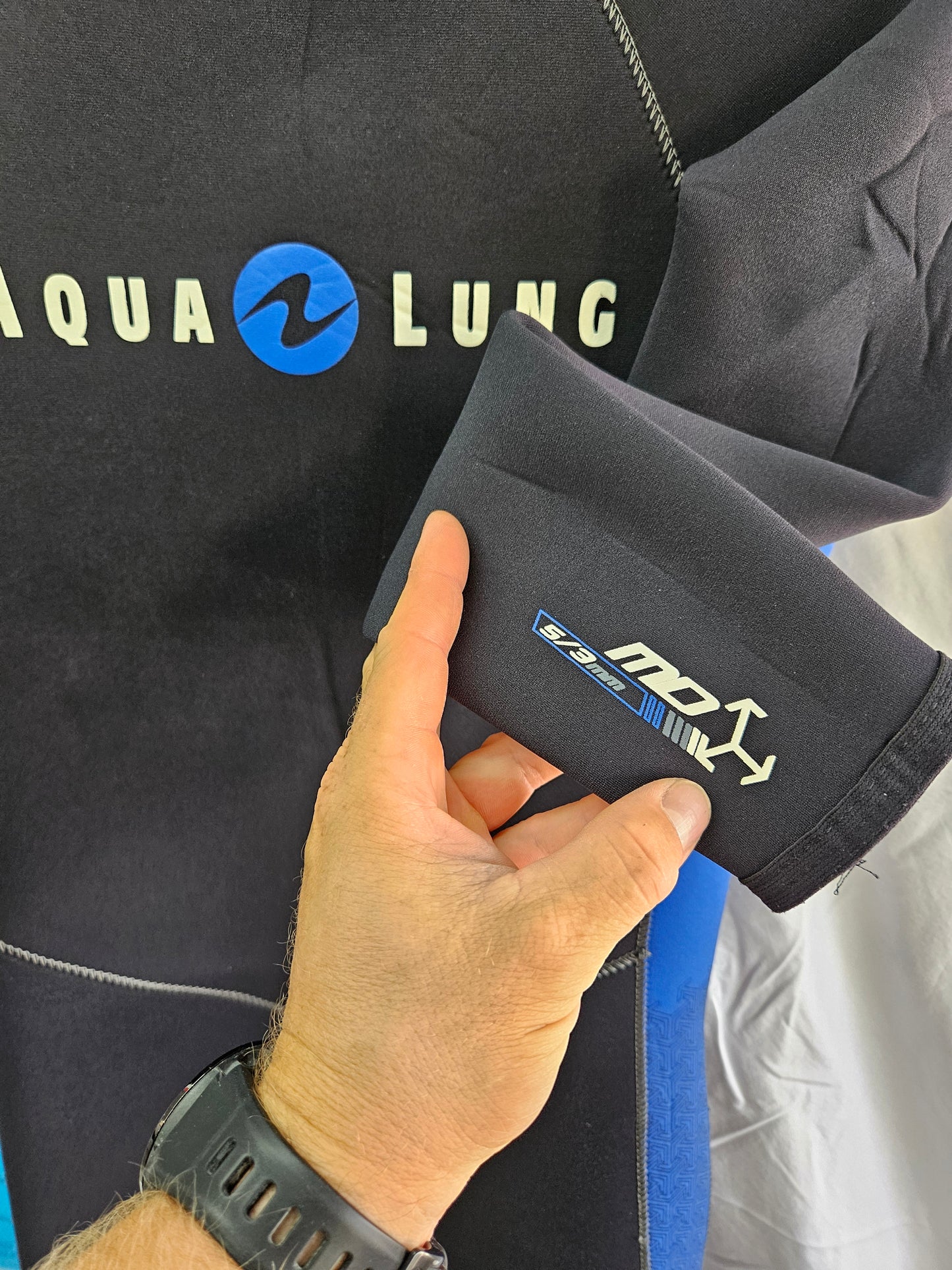 Aqualung 5/3mm Wetsuit (medium)