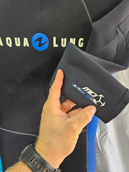 Aqualung 5/3mm Wetsuit (medium)