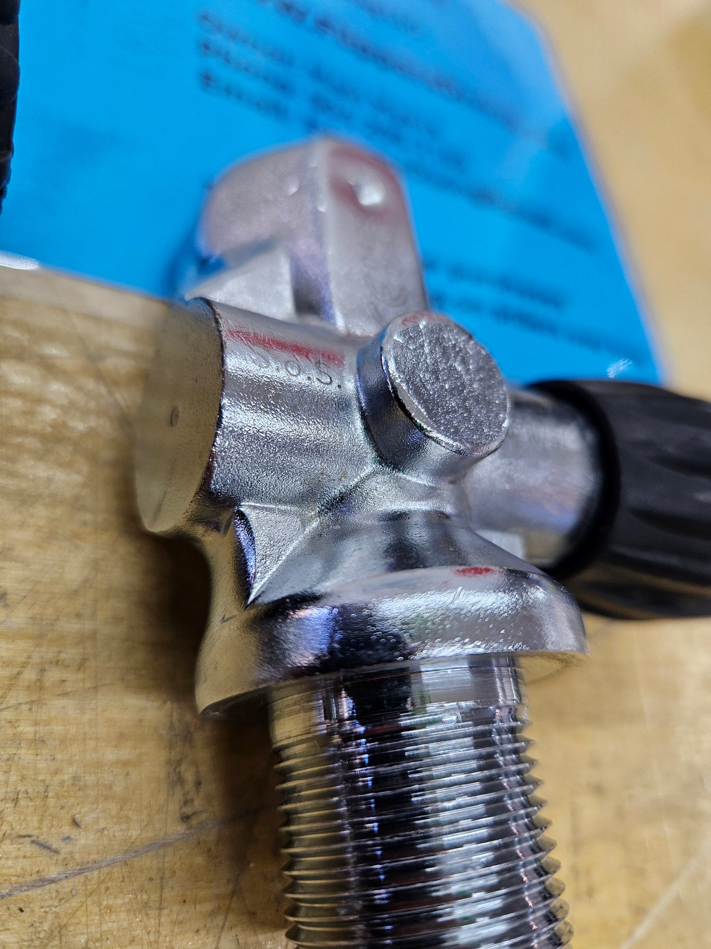 AUS Cylinder Valves - DIN