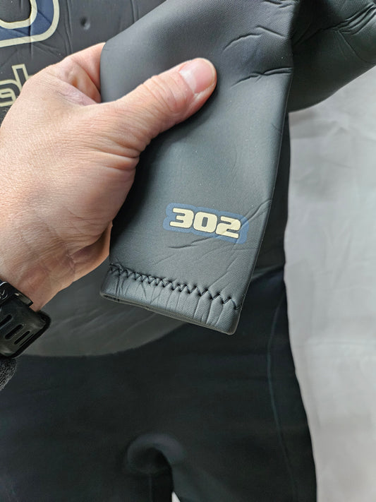 Billabong "302" Wetsuit (LARGE)