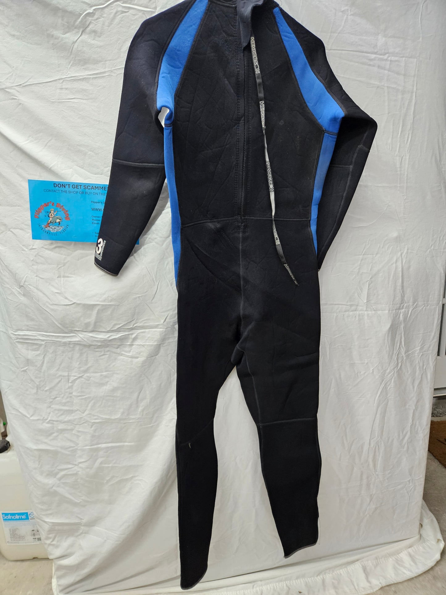 Henderson 3mm Wetsuit (LARGE) *damage*