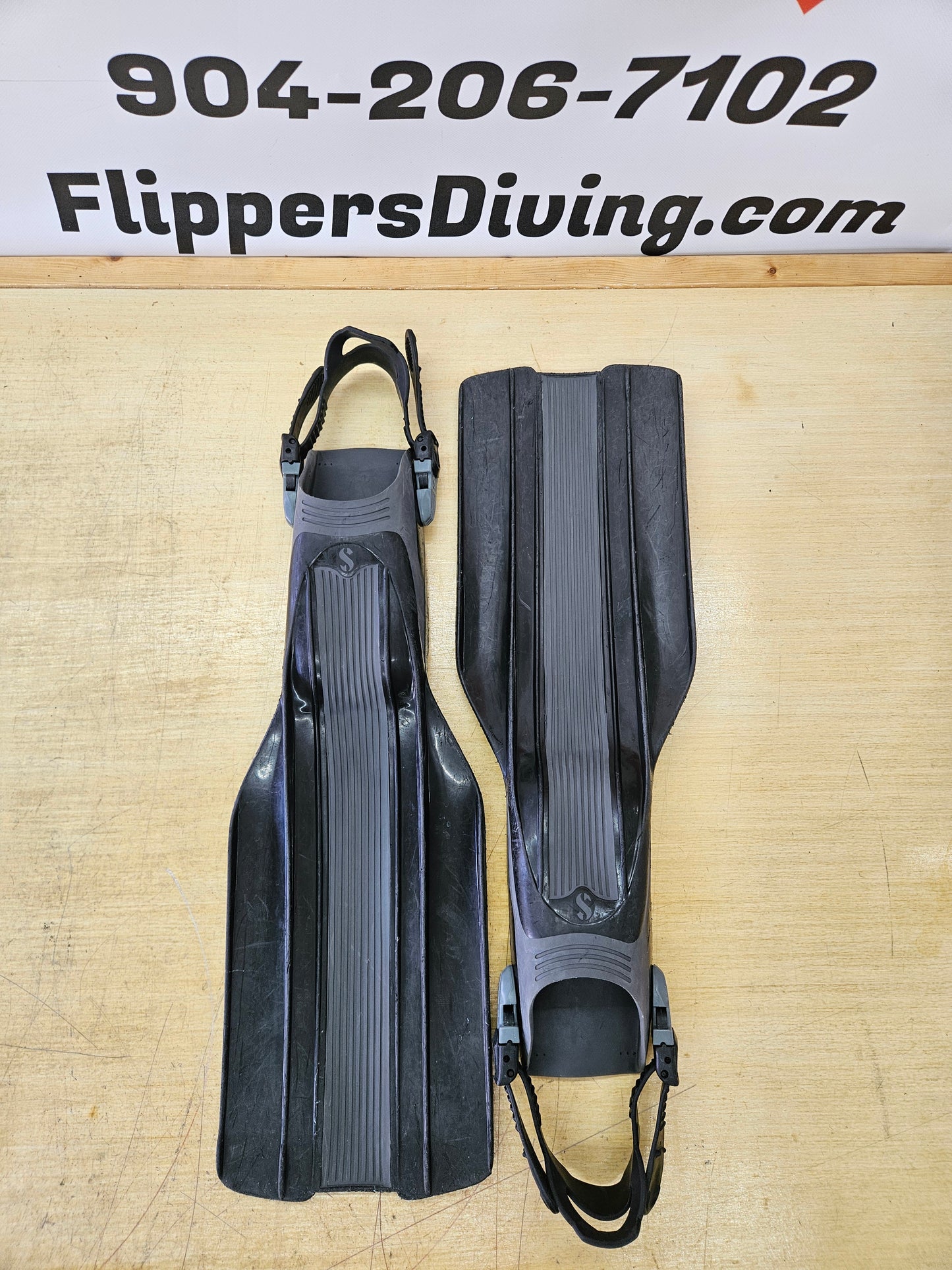 Scubapro "Veloce" Dive Fins (LARGE)