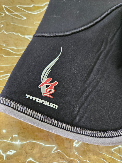 Henderson 7/5mm Hood (Medium) *NEW*