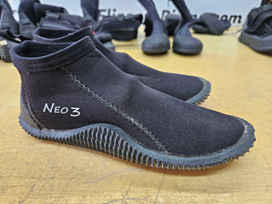 Neosport 3mm Dive Boots (Size 8) #B26