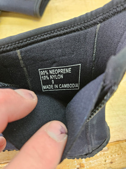 Akona 3mm Dive Boots (Size 9) #B34