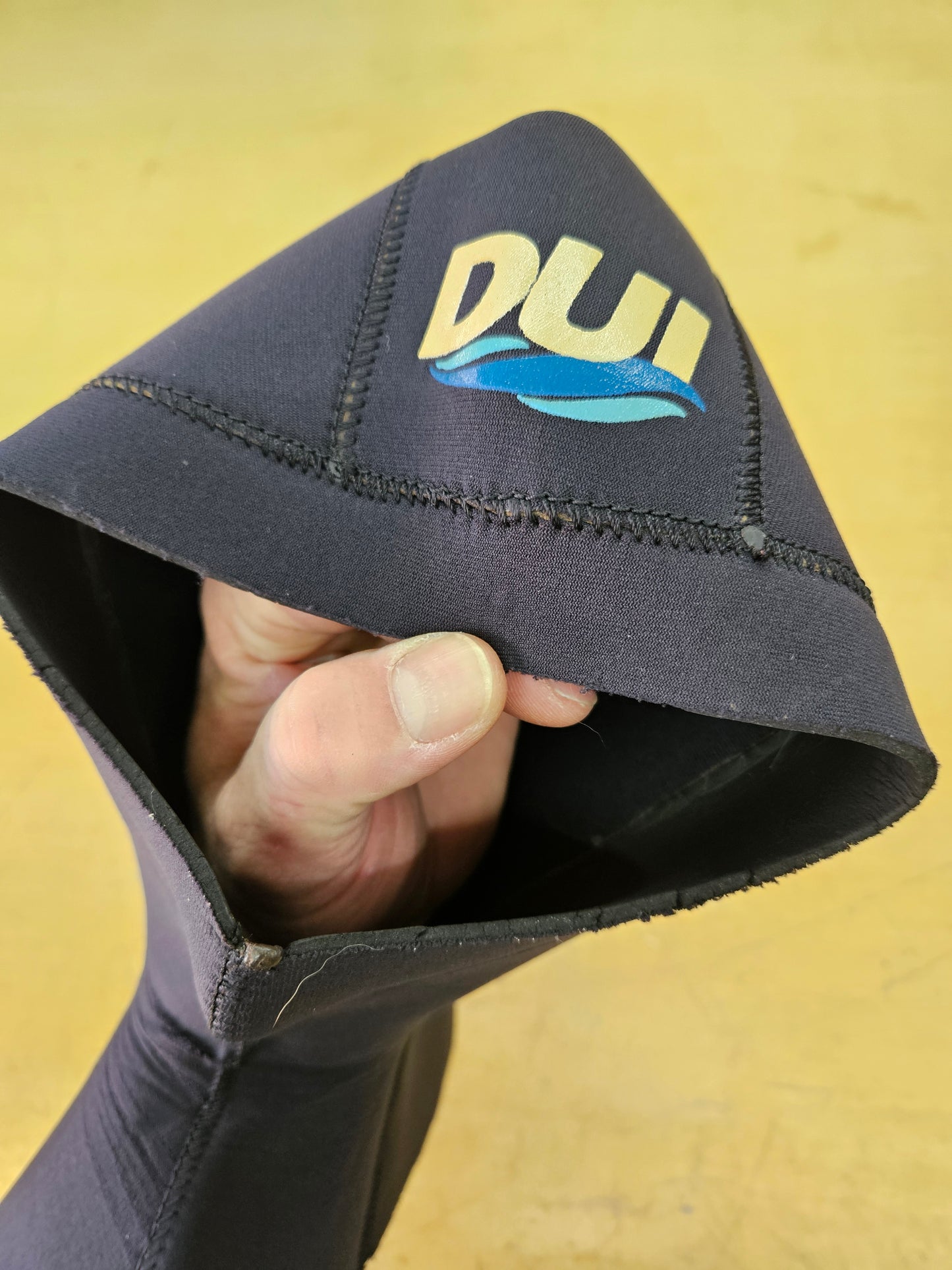 DUI 5/3mm Hood (Large) #H22
