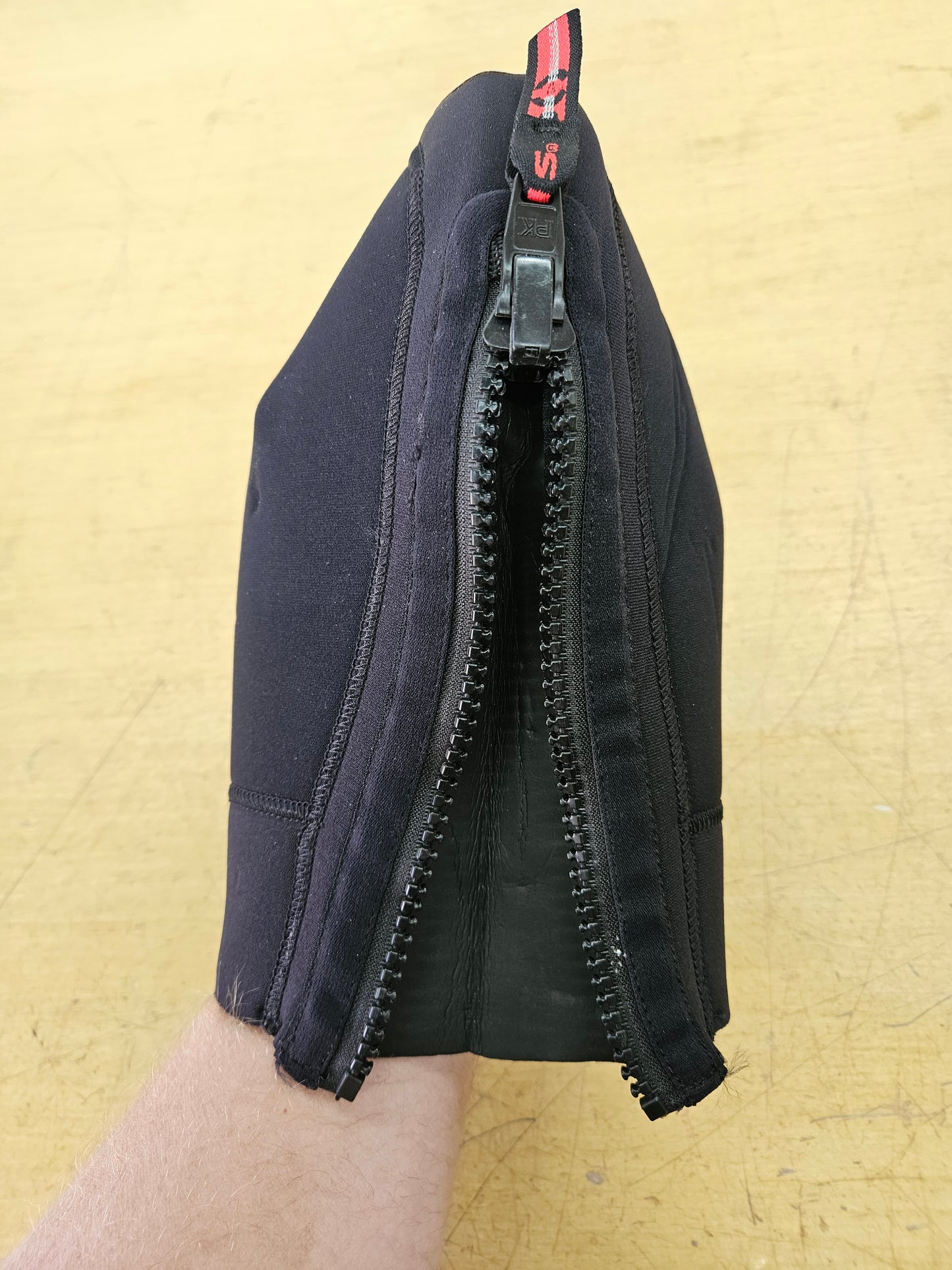 Hollis 5/3mm Hood (Large) #H26