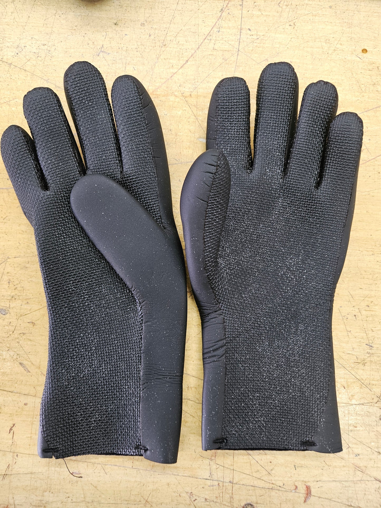 3mm Gloves (MEDIUM) #G4