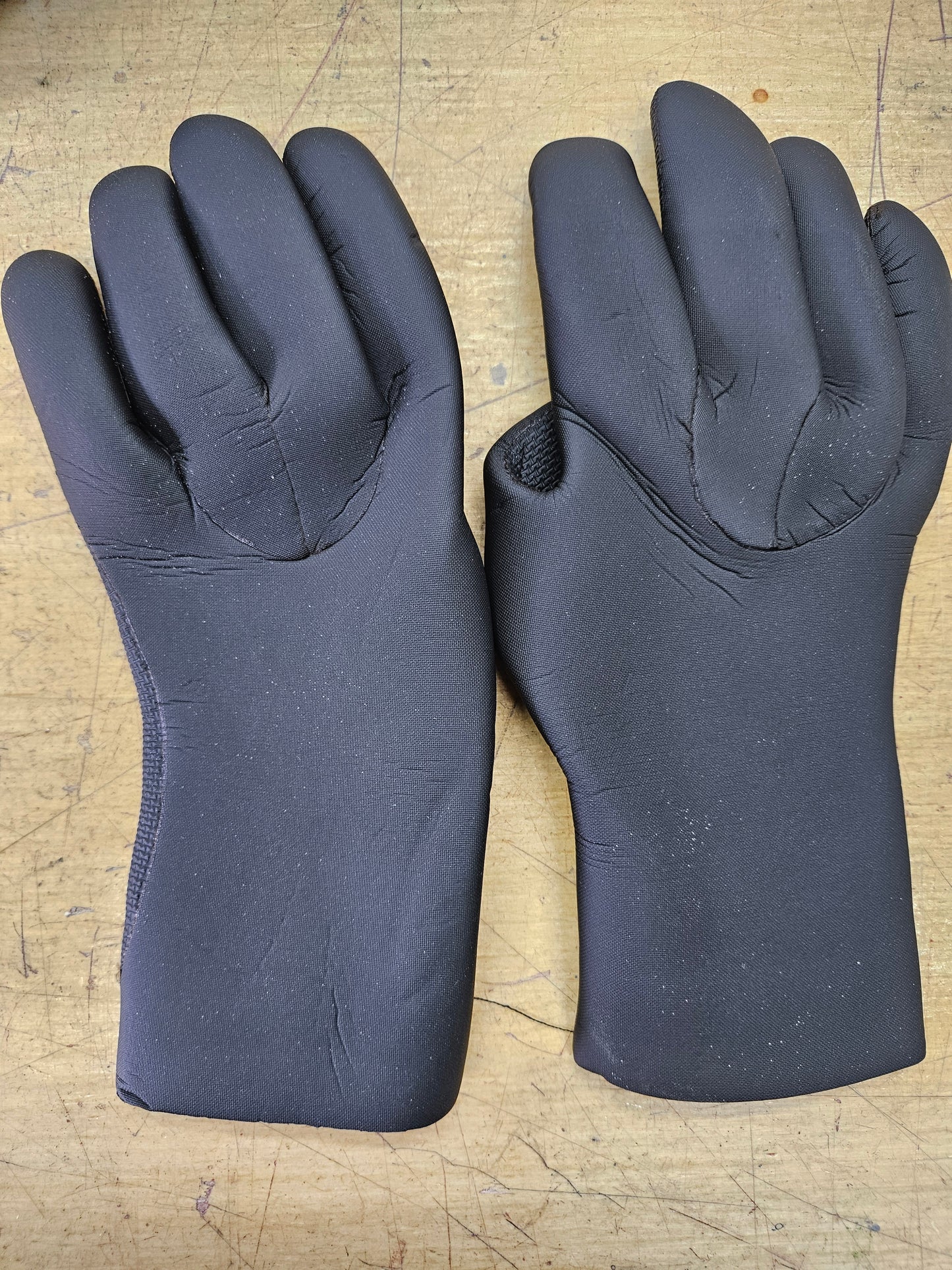 3mm Gloves (MEDIUM) #G8