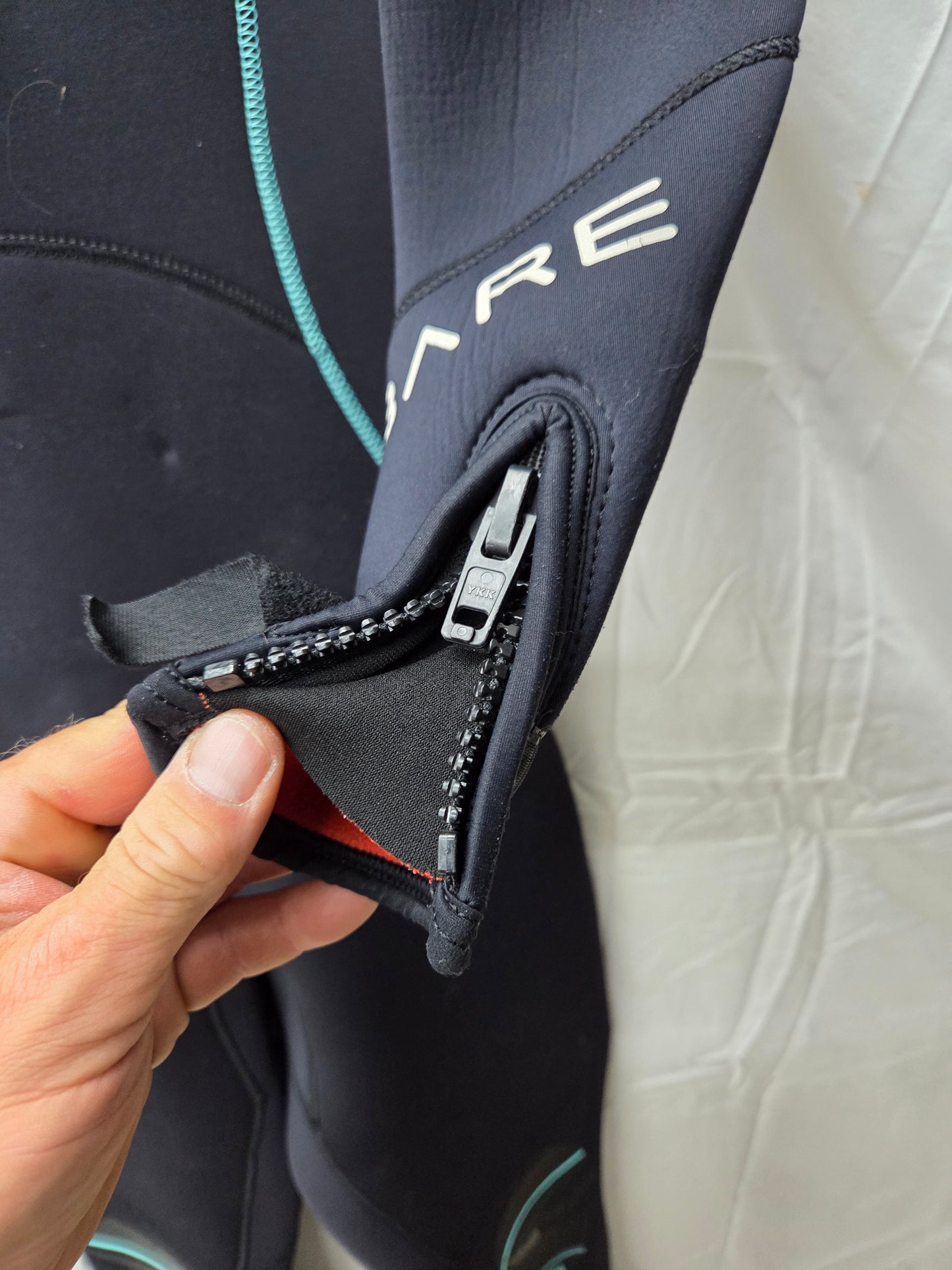 Bare Nixie 5mm Women's Wetsuit (SIZE 8)