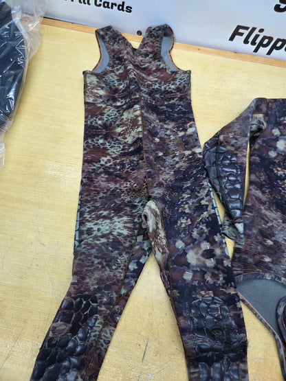 Yazbeck Hamour 7.5mm Free Diver Wetsuit (Medium/Tall)